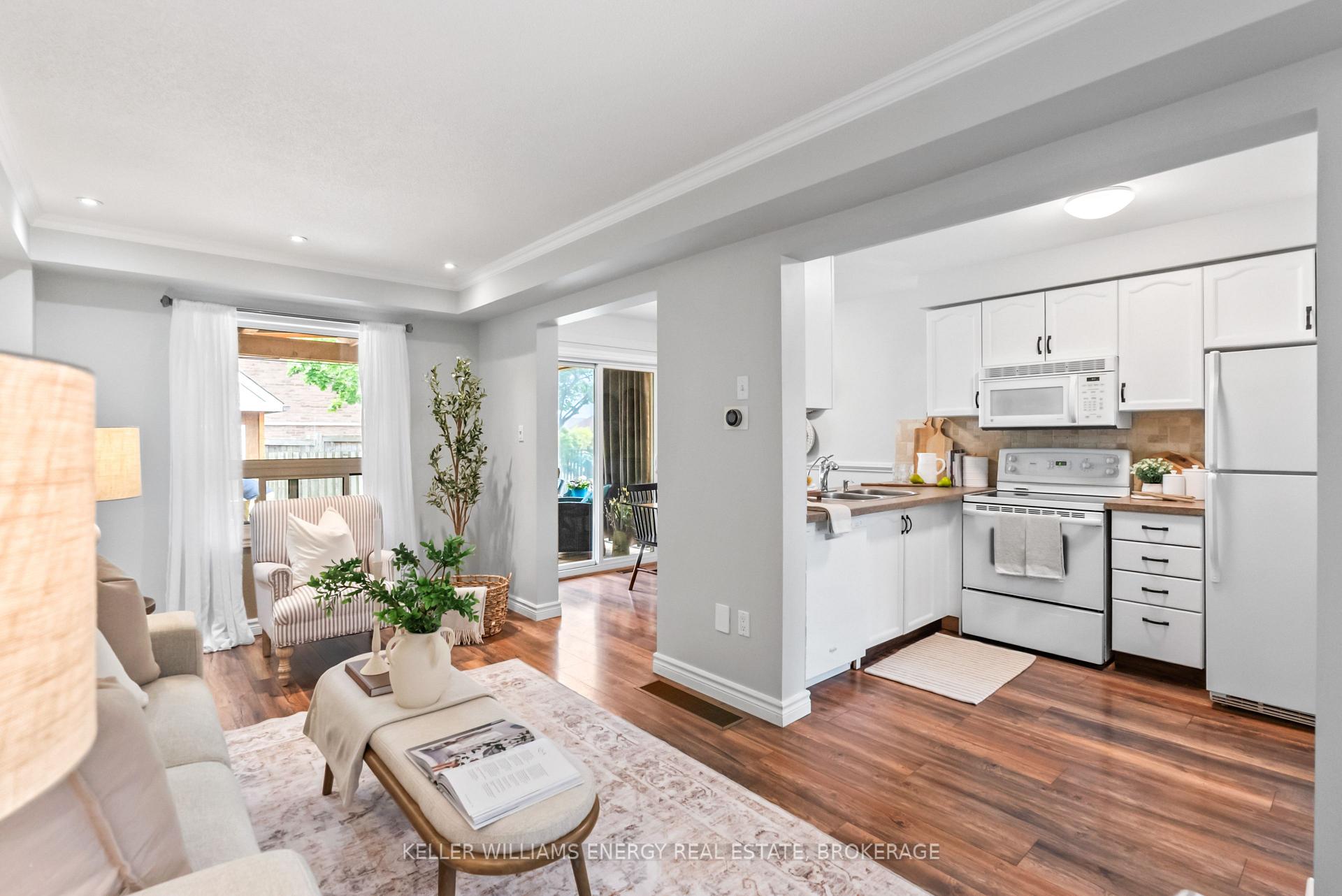 Photo 4 of 86 Somerscales Drive, Clarington, Bowmanville — HOMEH