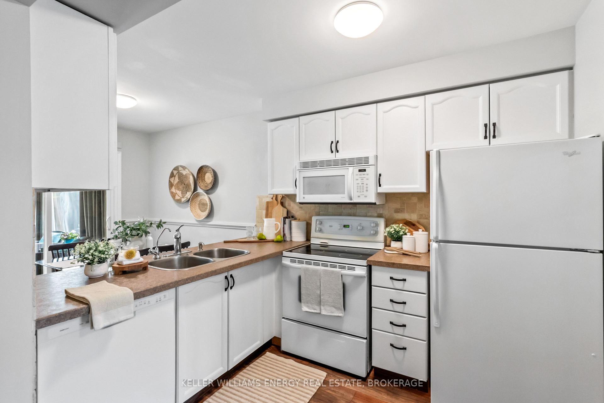 Photo 8 of 86 Somerscales Drive, Clarington, Bowmanville — HOMEH