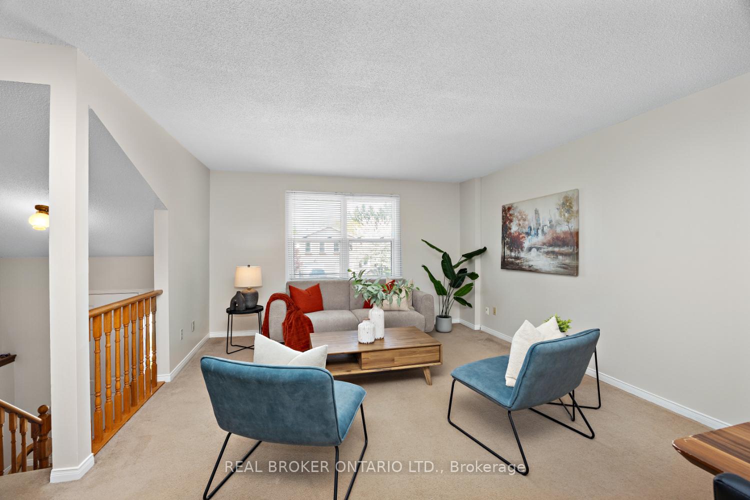 Photo 4 of 7 Kingsview Court, Clarington, Courtice — HOMEH