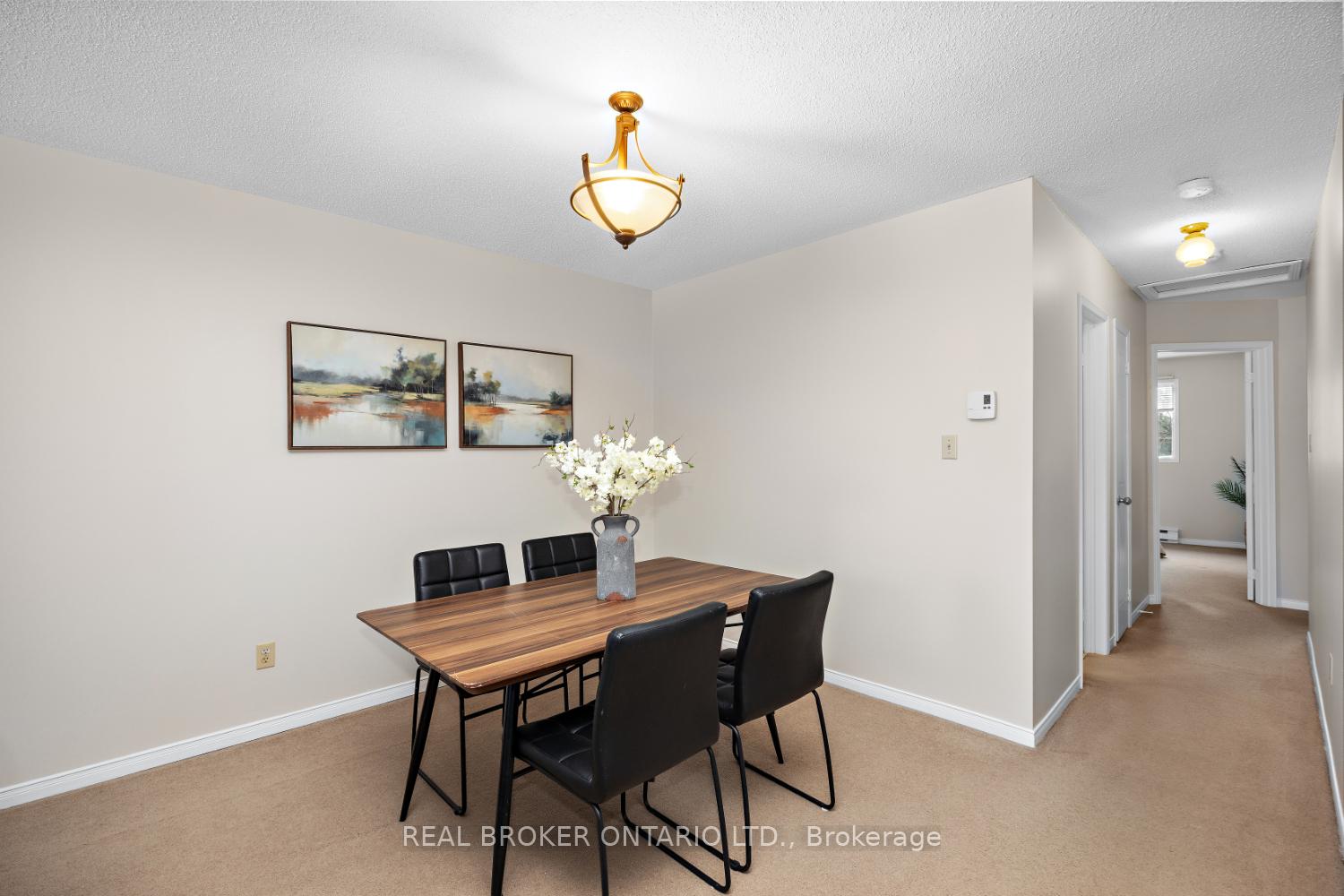 Photo 5 of 7 Kingsview Court, Clarington, Courtice — HOMEH
