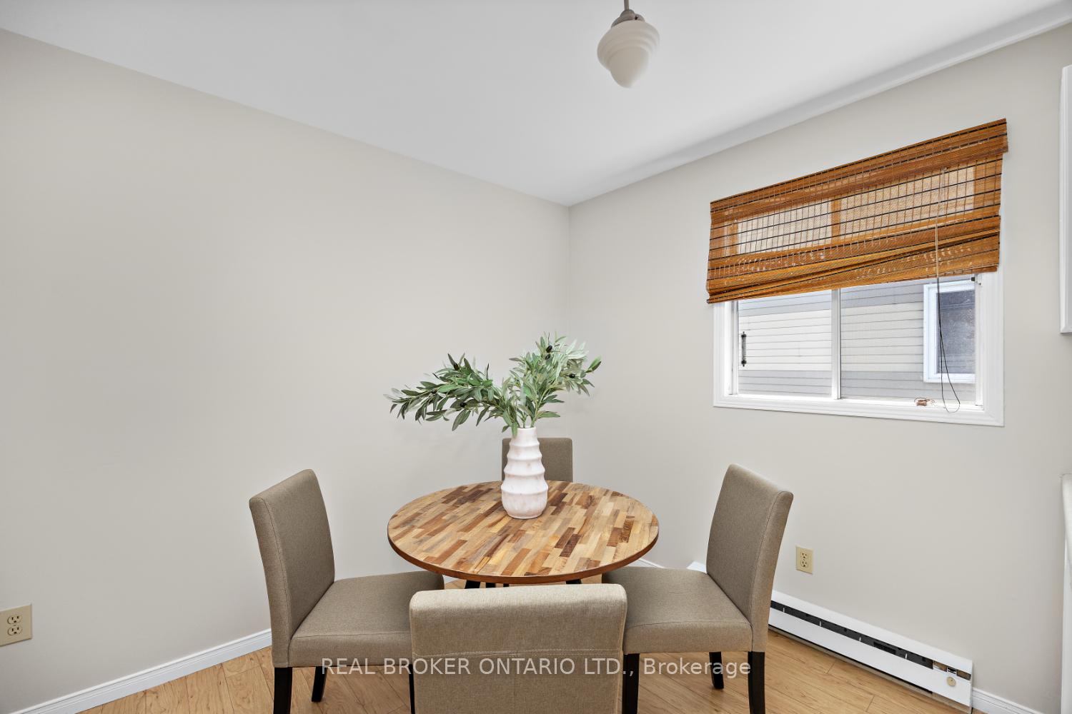 Photo 12 of 7 Kingsview Court, Clarington, Courtice — HOMEH