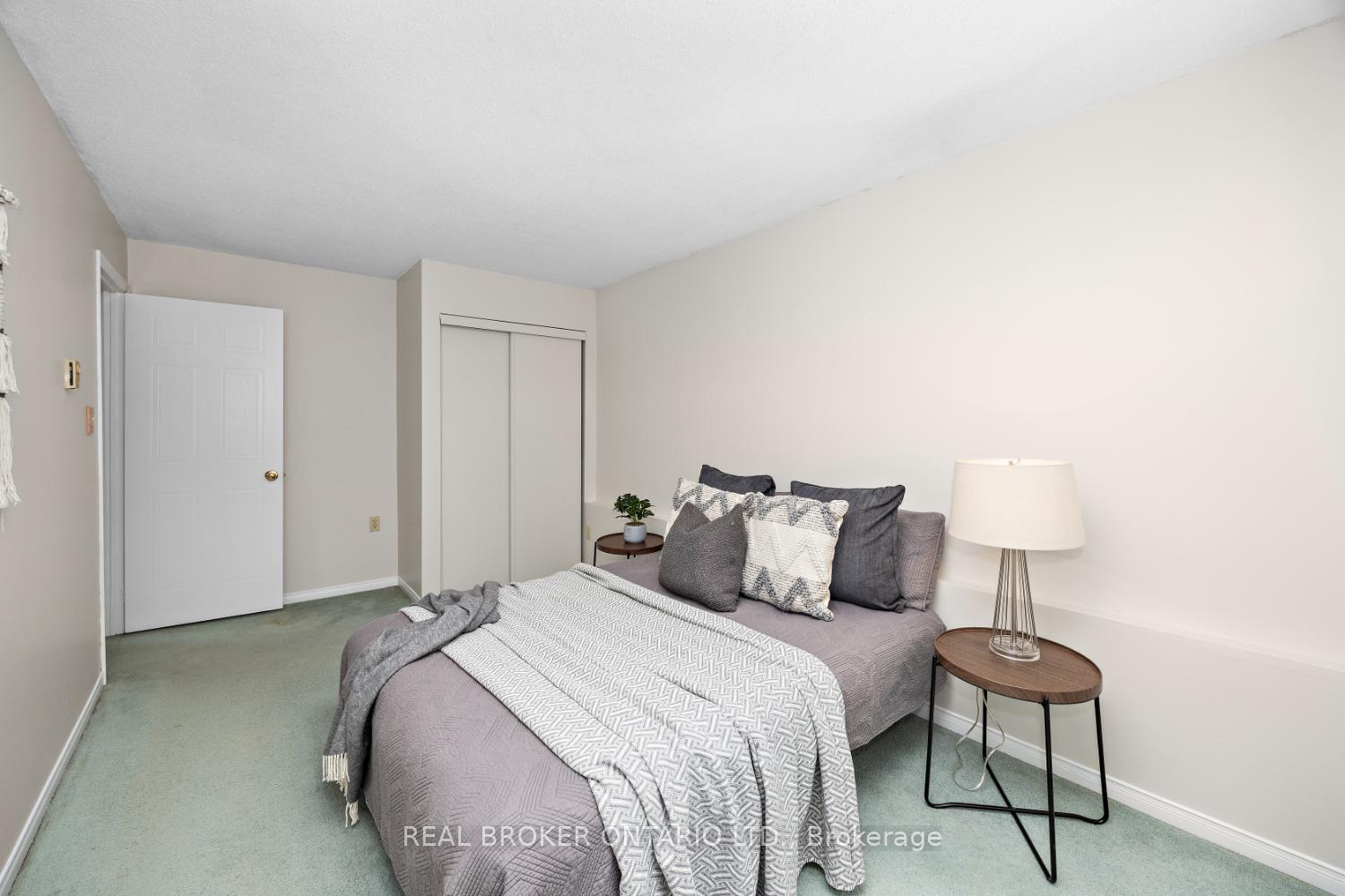 Photo 15 of 7 Kingsview Court, Clarington, Courtice — HOMEH