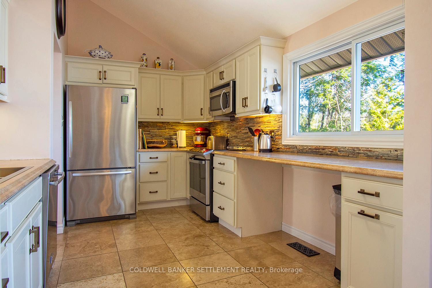 Photo 11 of 1072 Kippawa Point Lane, Frontenac, Frontenac Centre — HOMEH