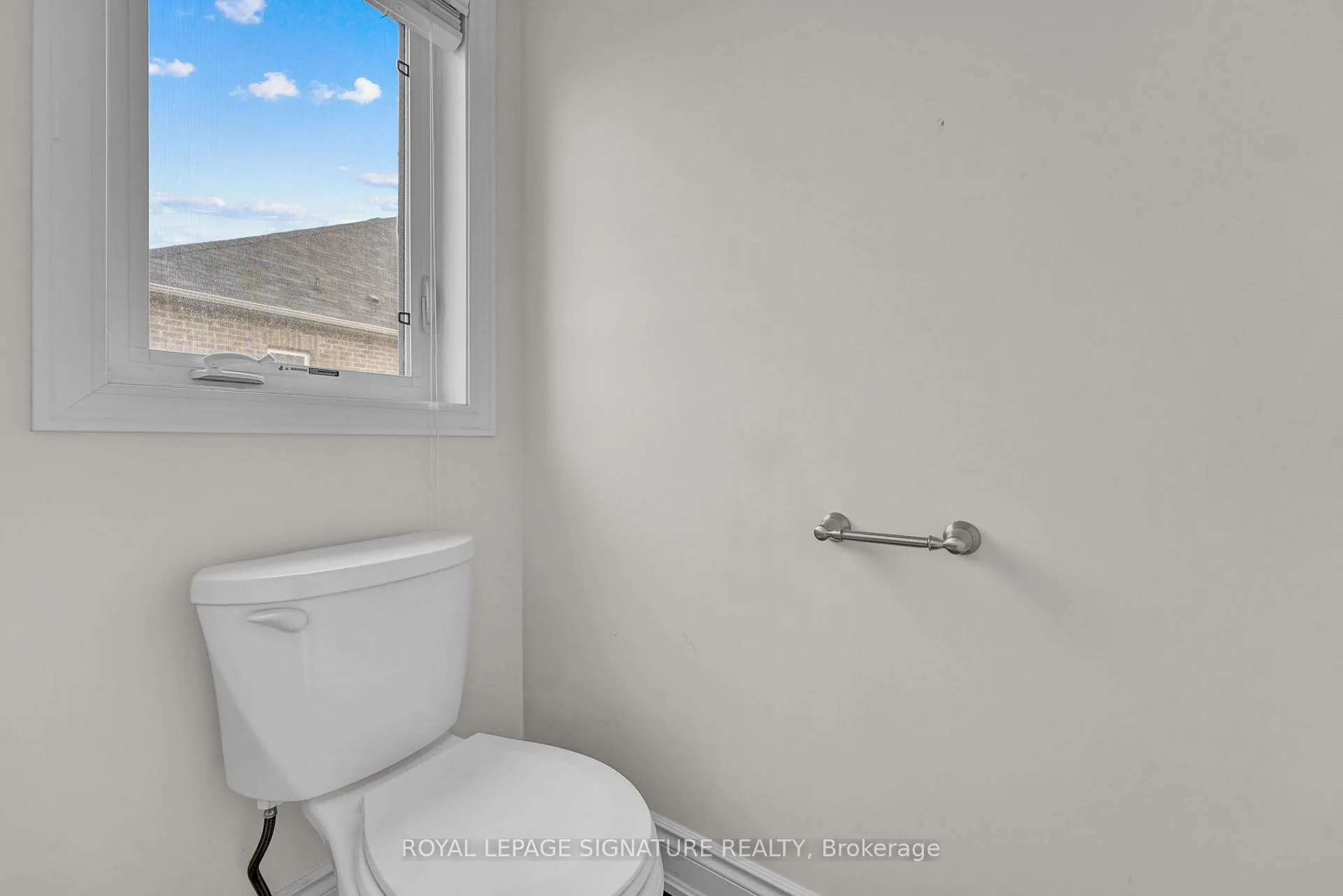 Photo 43 of 58 Orangeblossom Trail, Brampton, Credit Valley — HOMEH