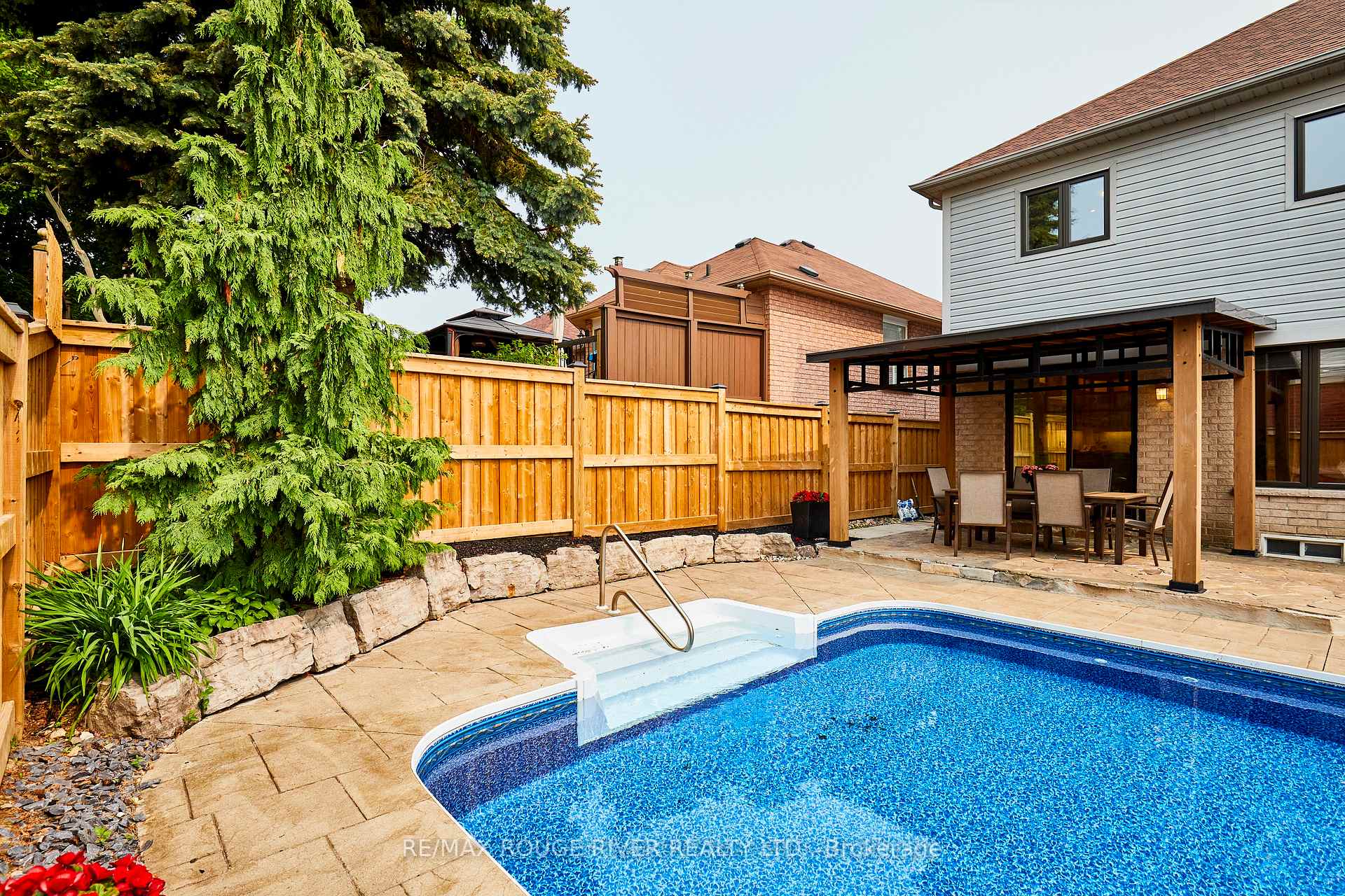 Photo 44 of 50 West Side Drive, Clarington, Bowmanville — HOMEH