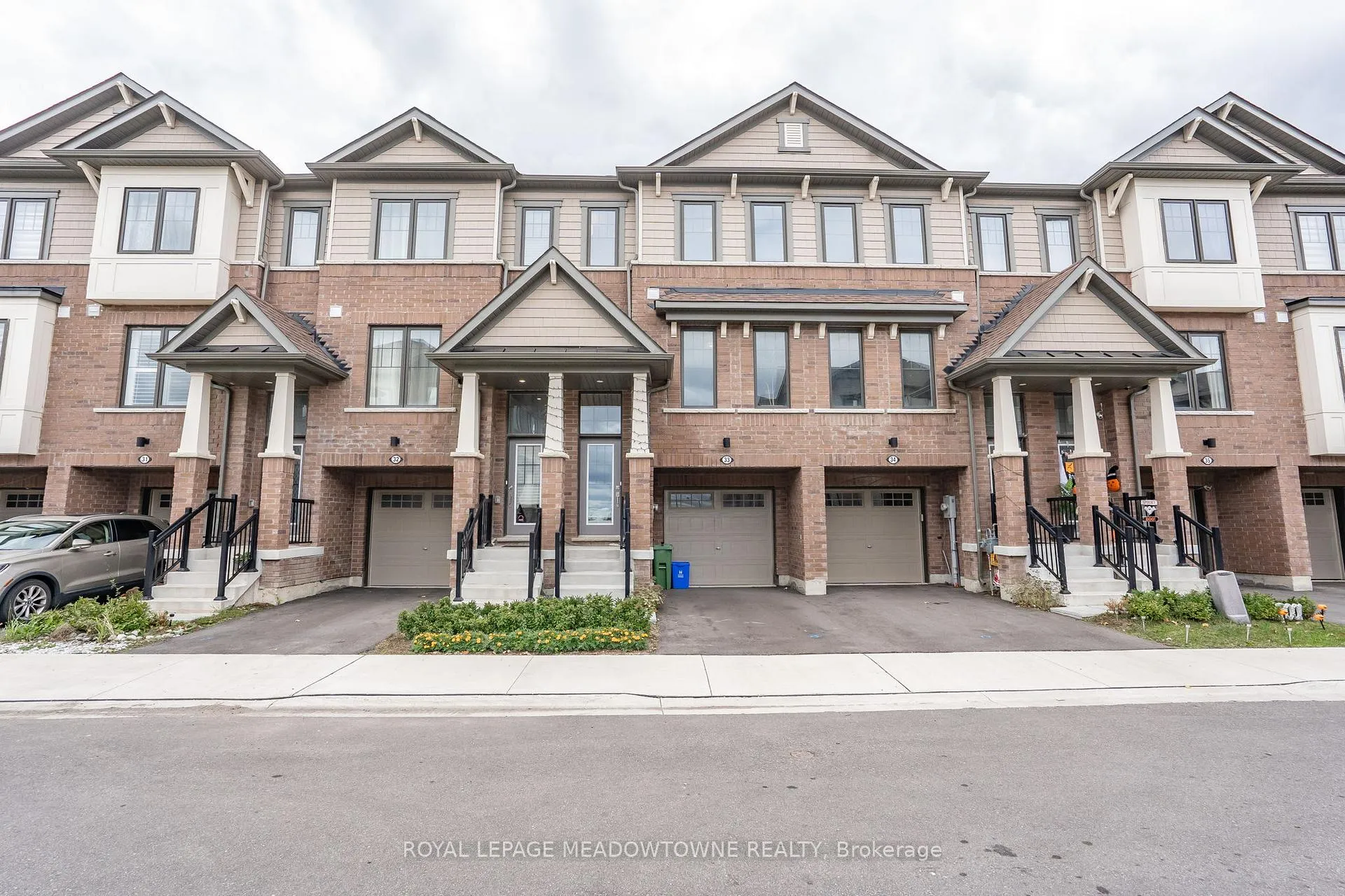 Photo 1 of Unit 33, 185 Bedrock Drive, Hamilton, Stoney Creek Mountain — HOMEH