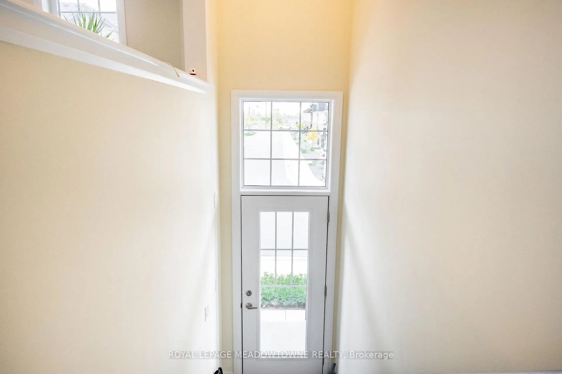 Photo 4 of Unit 33, 185 Bedrock Drive, Hamilton, Stoney Creek Mountain — HOMEH