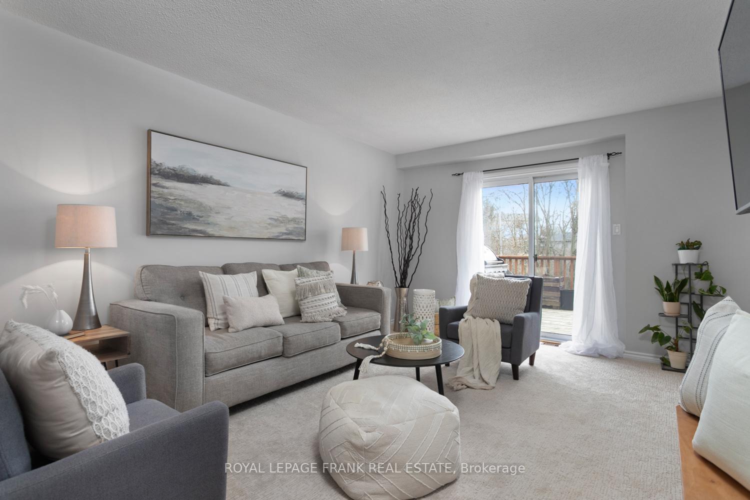 Photo 3 of 29 Hartsfield Drive, Clarington, Courtice — HOMEH