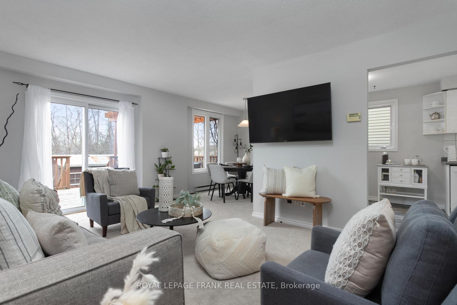Photo 4 of 29 Hartsfield Drive, Clarington, Courtice — HOMEH