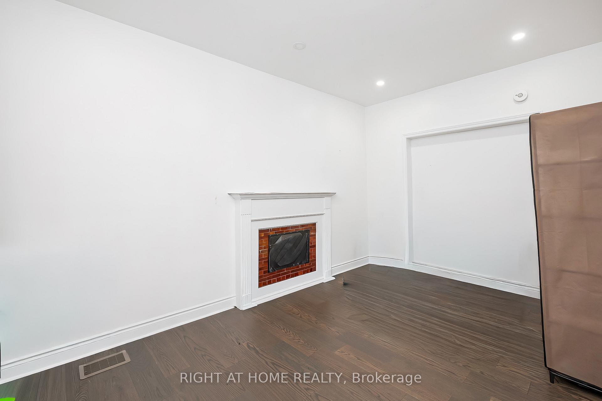 Photo 9 of 18 Huntley Street, Hamilton, Gibson — HOMEH