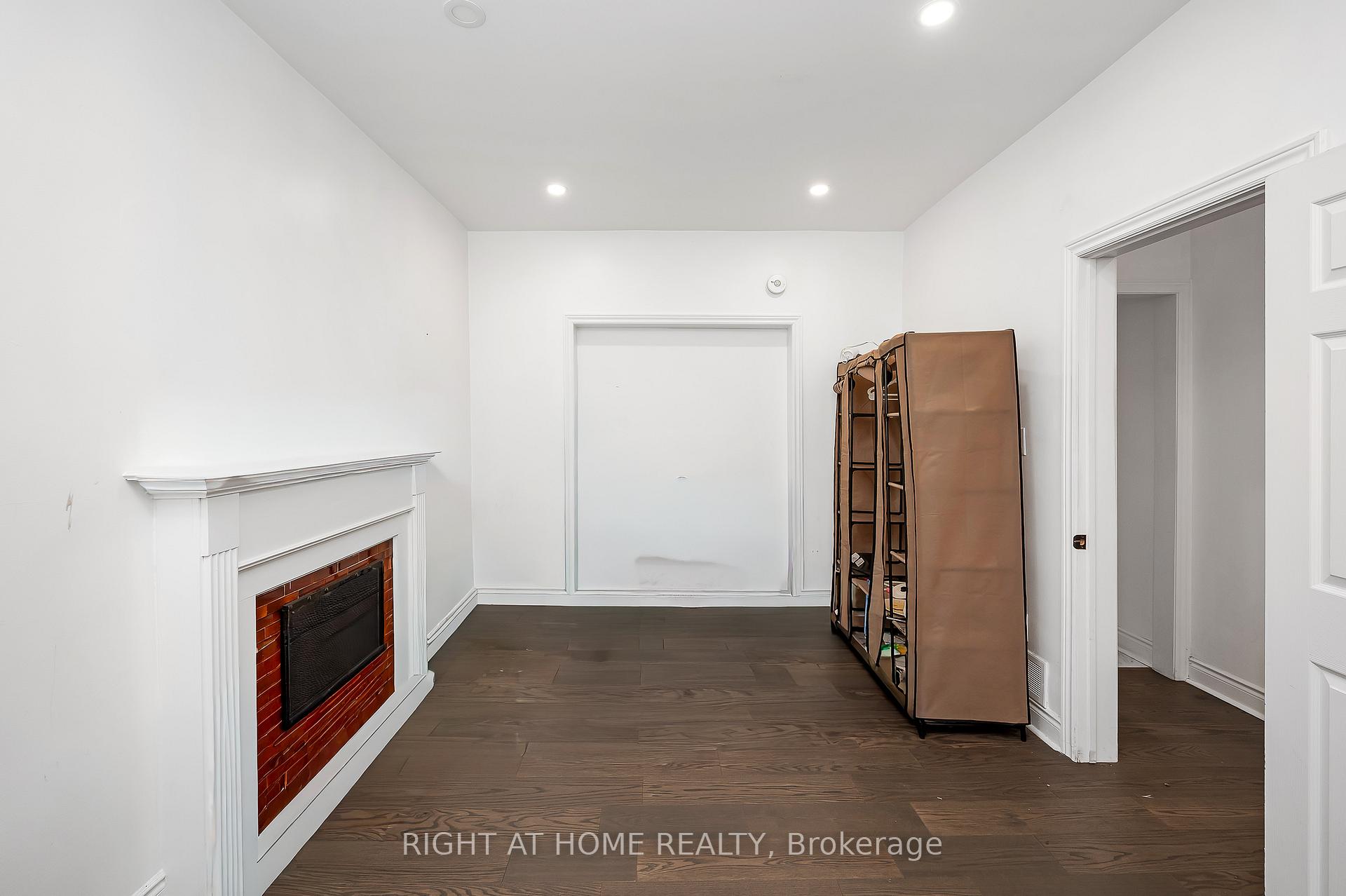 Photo 10 of 18 Huntley Street, Hamilton, Gibson — HOMEH