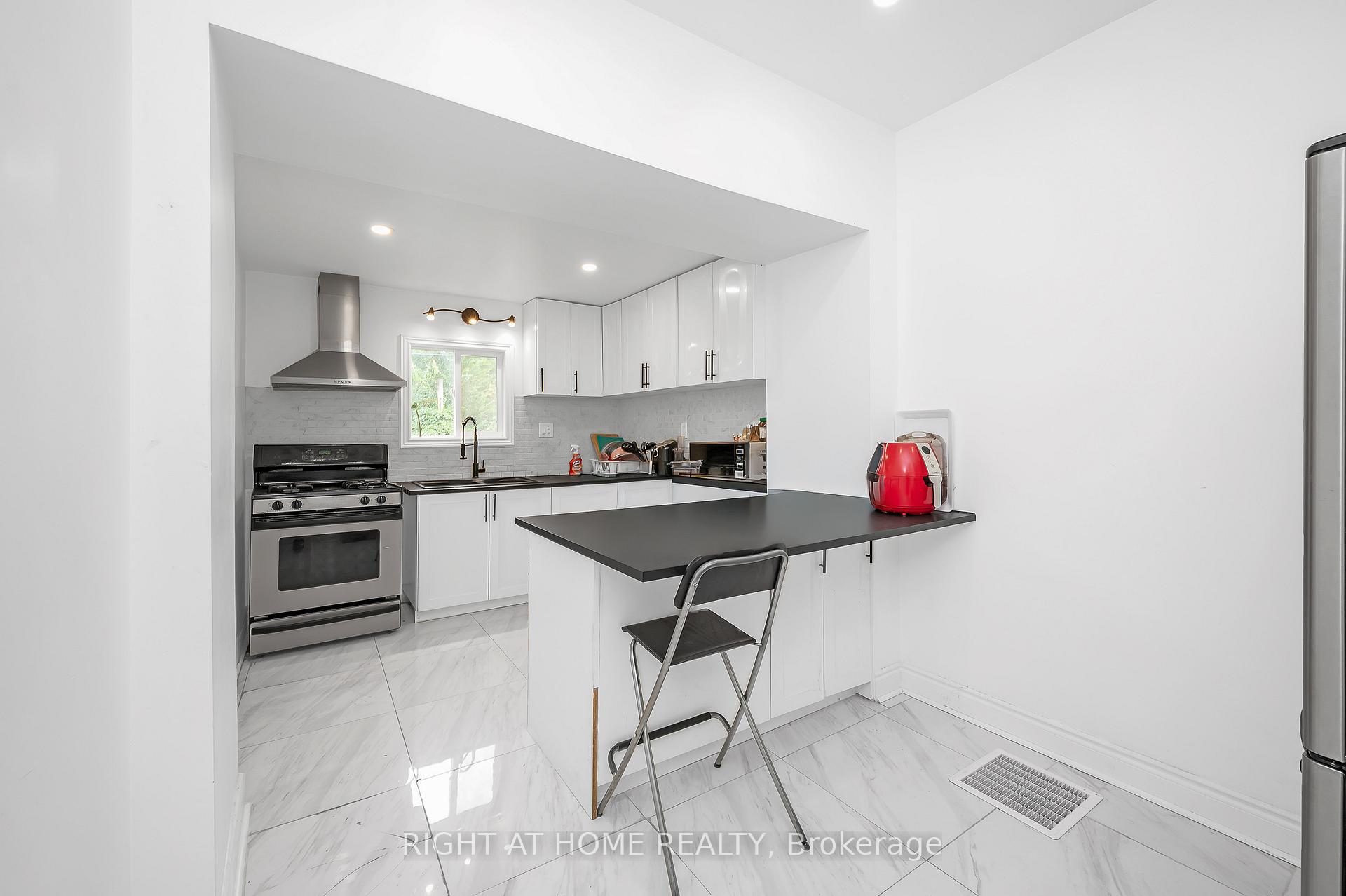 Photo 13 of 18 Huntley Street, Hamilton, Gibson — HOMEH