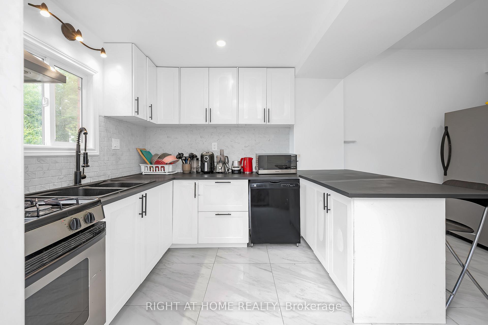 Photo 14 of 18 Huntley Street, Hamilton, Gibson — HOMEH