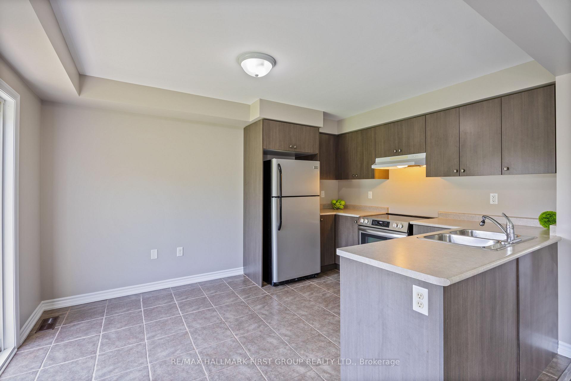 Photo 17 of 59 William Ingles Drive, Clarington, Courtice — HOMEH