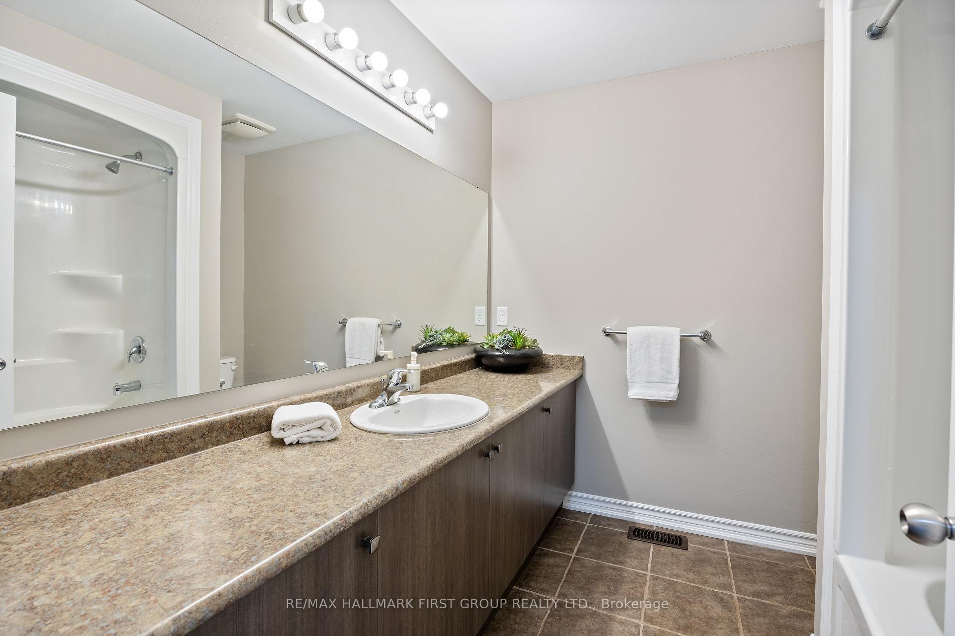 Photo 23 of 59 William Ingles Drive, Clarington, Courtice — HOMEH