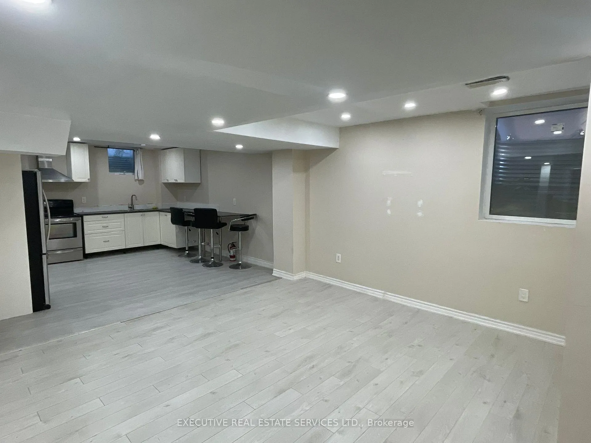 Photo 2 of 96 Yardley Crescent, Brampton, Credit Valley — HOMEH