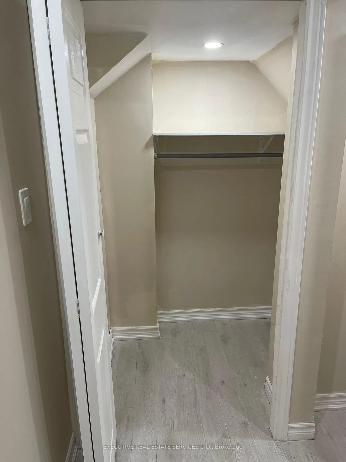 Photo 6 of 96 Yardley Crescent, Brampton, Credit Valley — HOMEH
