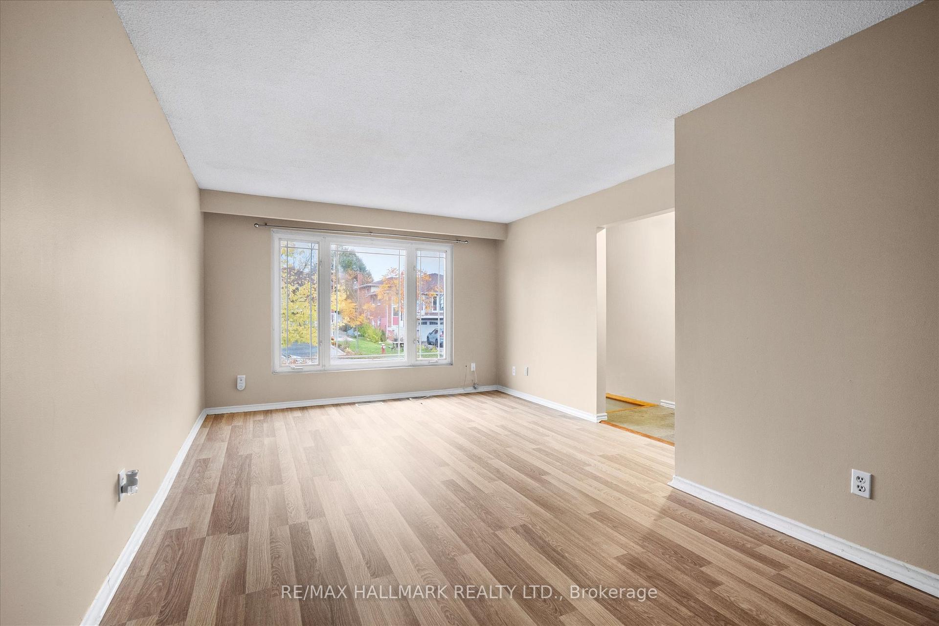 Photo 8 of Unit Upper, 80 Madison Street, Brampton, Central Park — HOMEH