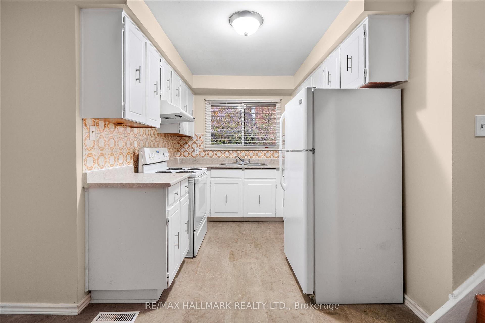 Photo 10 of Unit Upper, 80 Madison Street, Brampton, Central Park — HOMEH