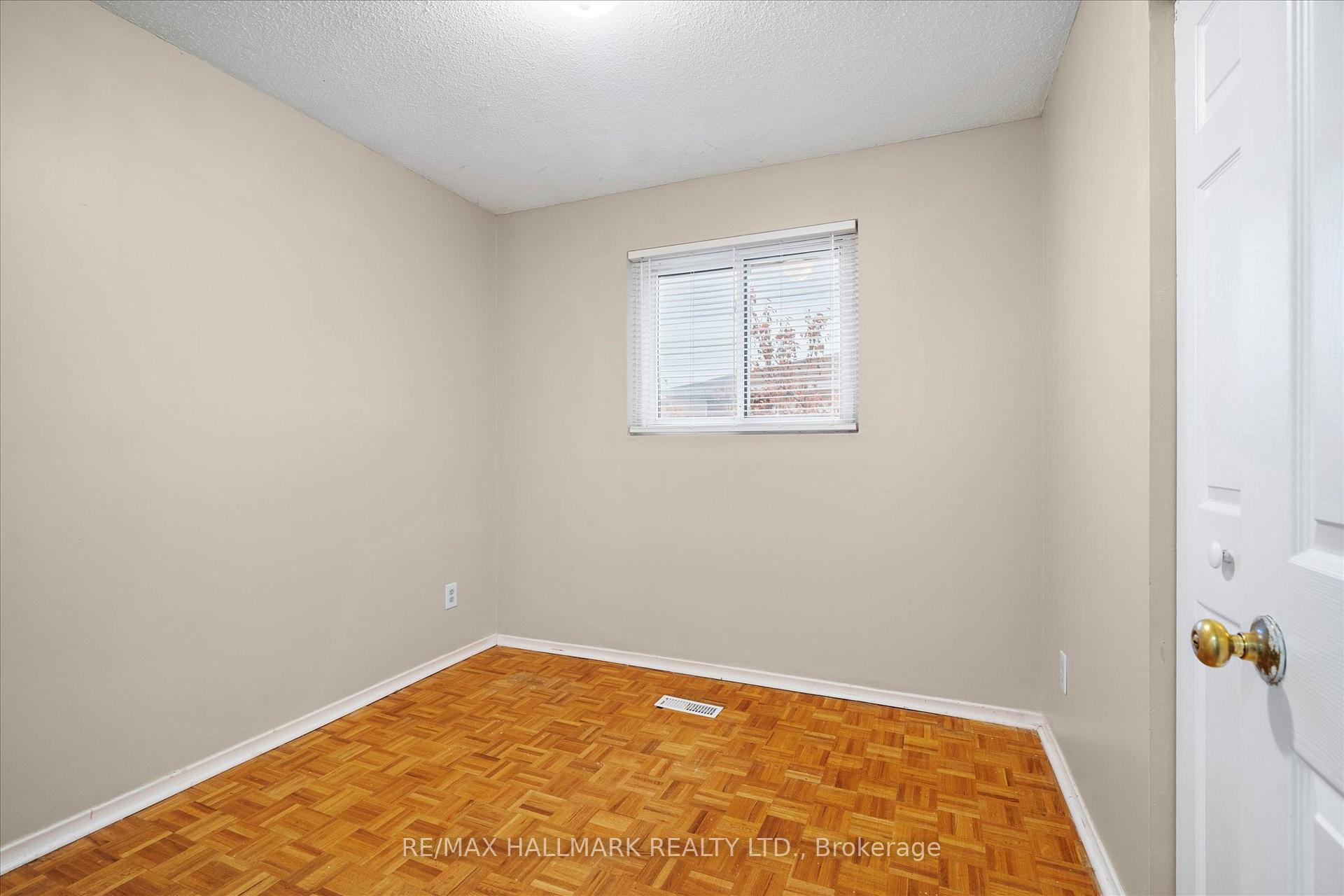 Photo 19 of Unit Upper, 80 Madison Street, Brampton, Central Park — HOMEH