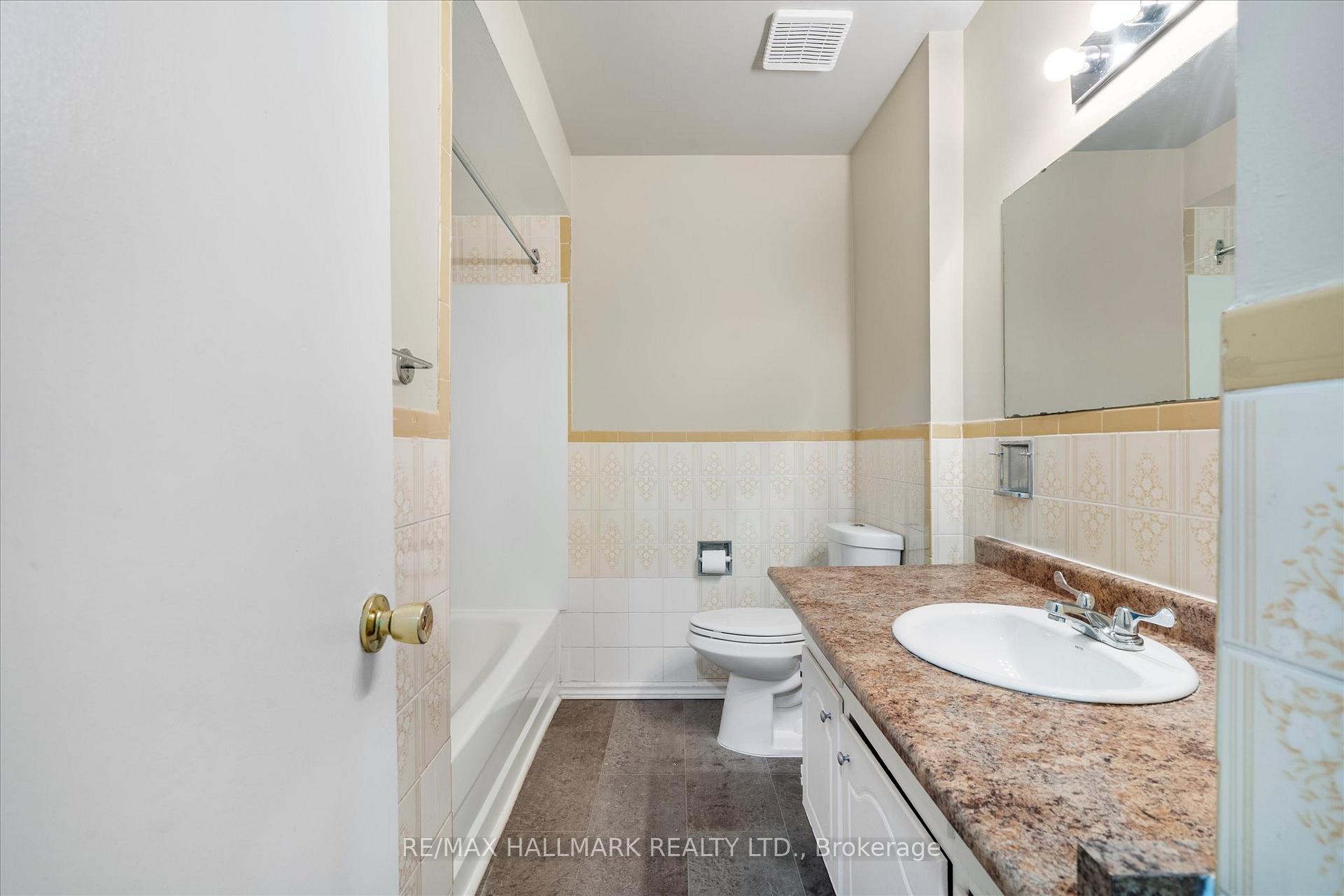 Photo 20 of Unit Upper, 80 Madison Street, Brampton, Central Park — HOMEH