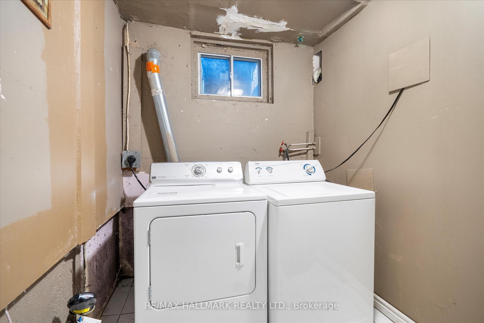 Photo 21 of Unit Upper, 80 Madison Street, Brampton, Central Park — HOMEH