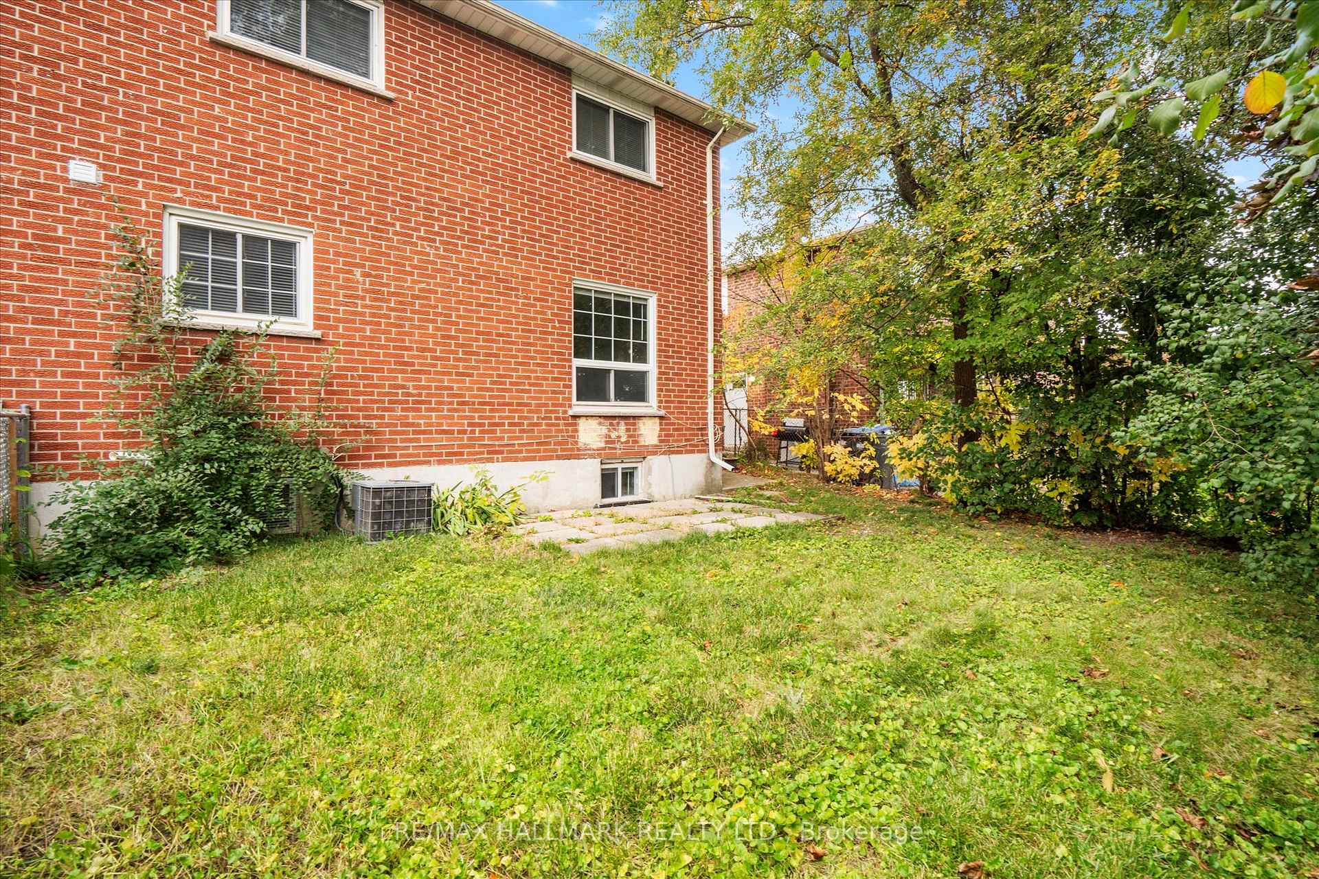 Photo 23 of Unit Upper, 80 Madison Street, Brampton, Central Park — HOMEH