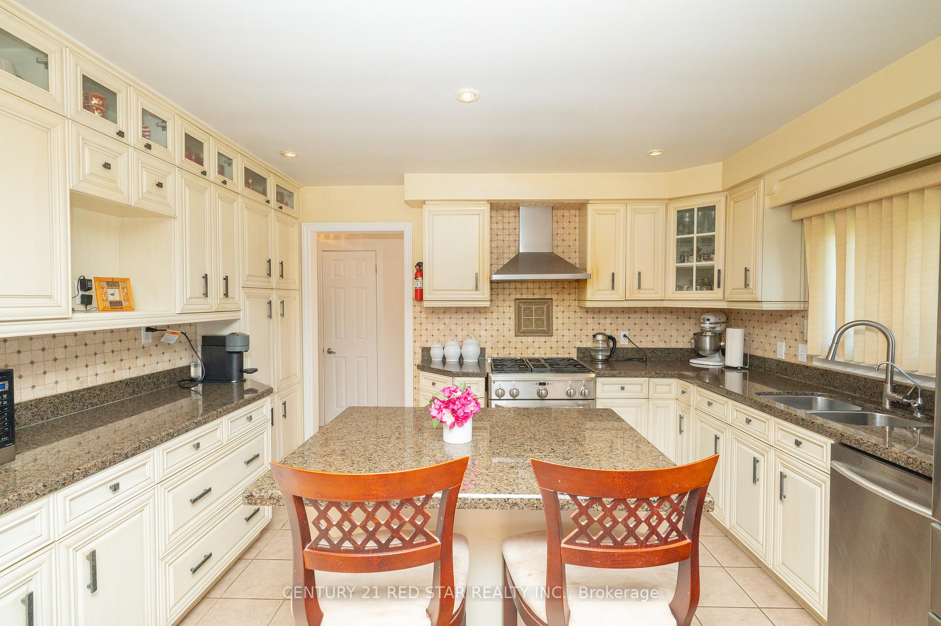 Photo 14 of 5955 Mayfield Road, Brampton, Vales of Castlemore North — HOMEH