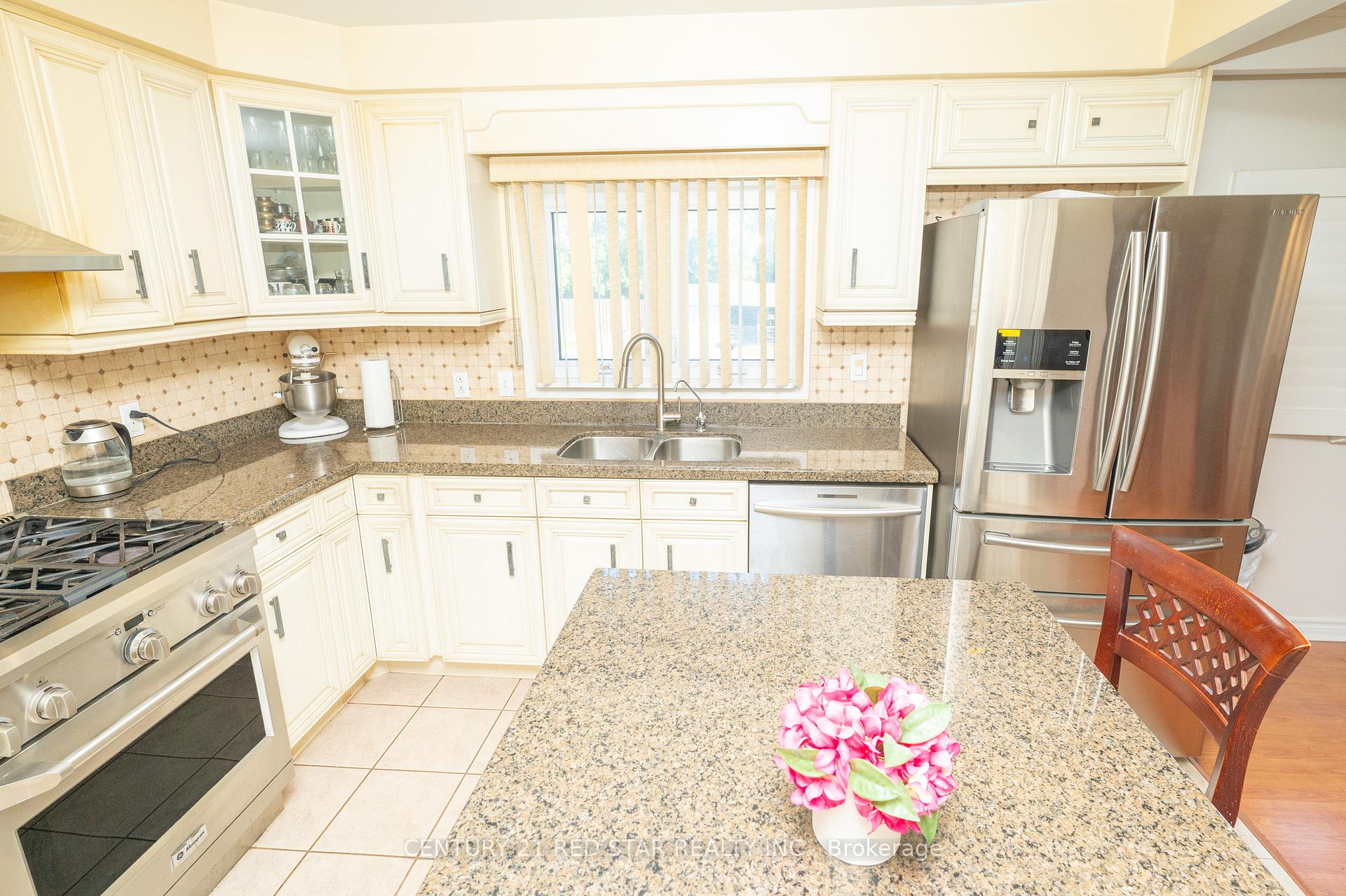 Photo 15 of 5955 Mayfield Road, Brampton, Vales of Castlemore North — HOMEH