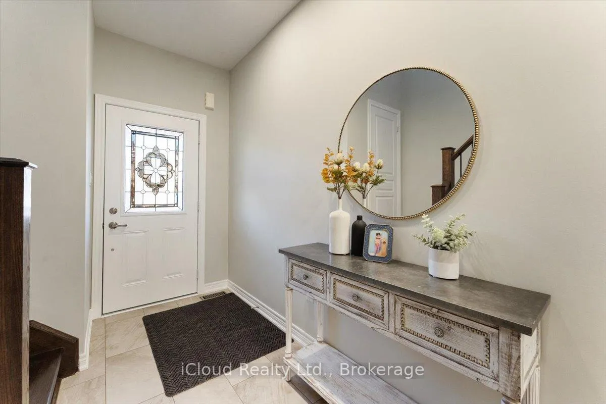 Photo 3 of 115 Echovalley Drive, Hamilton, Stoney Creek Mountain — HOMEH