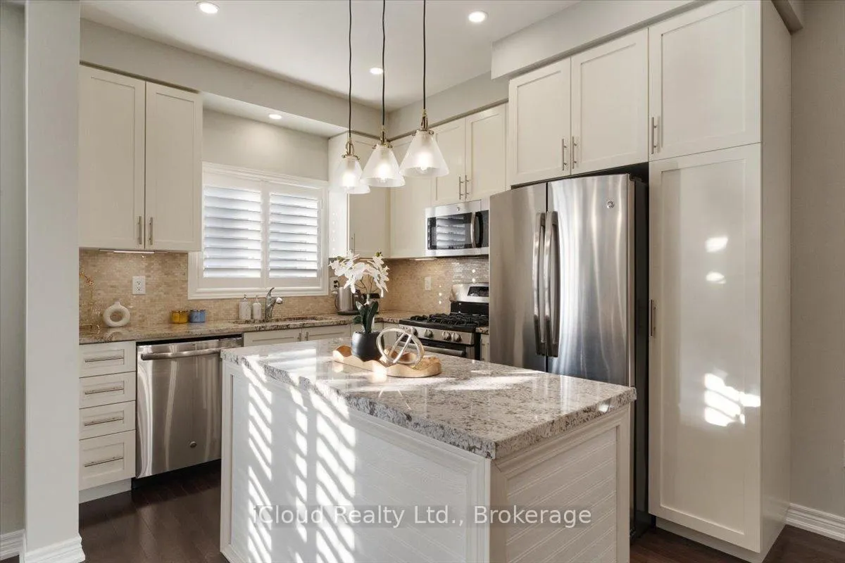 Photo 6 of 115 Echovalley Drive, Hamilton, Stoney Creek Mountain — HOMEH