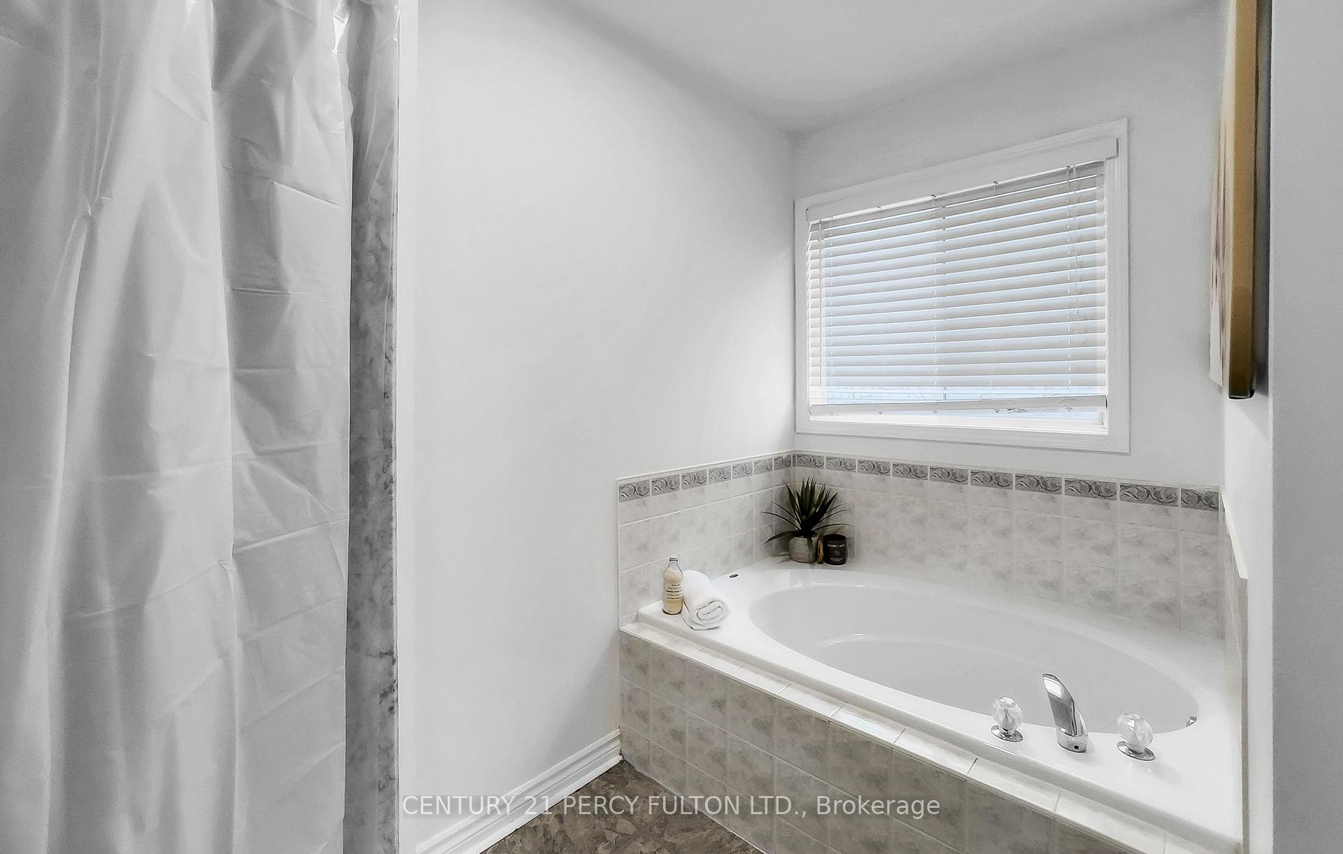 Photo 27 of 52 Shady Lane Crescent, Clarington, Bowmanville — HOMEH