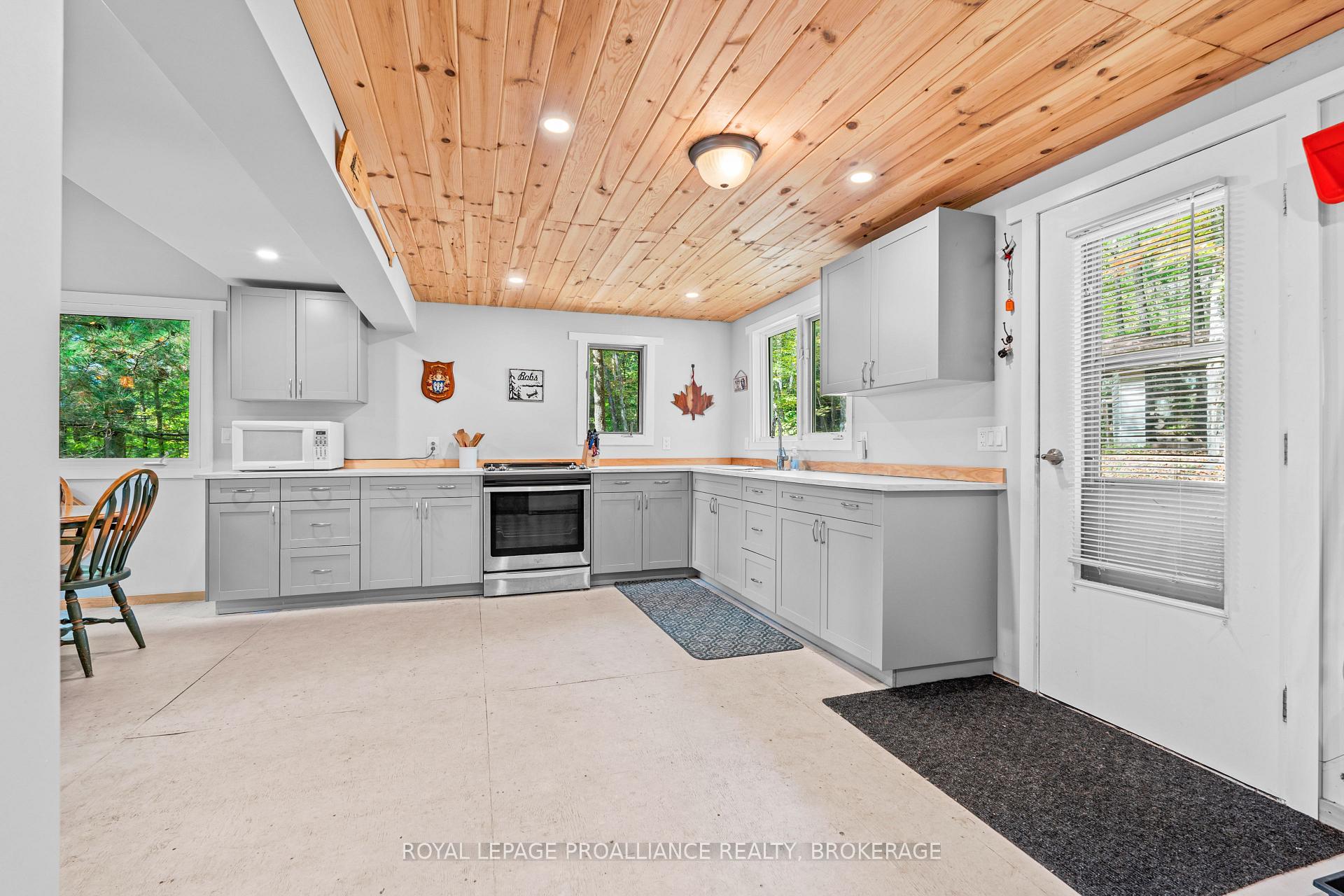 Photo 4 of 158 Maple Grove Lane, Frontenac, Frontenac South — HOMEH