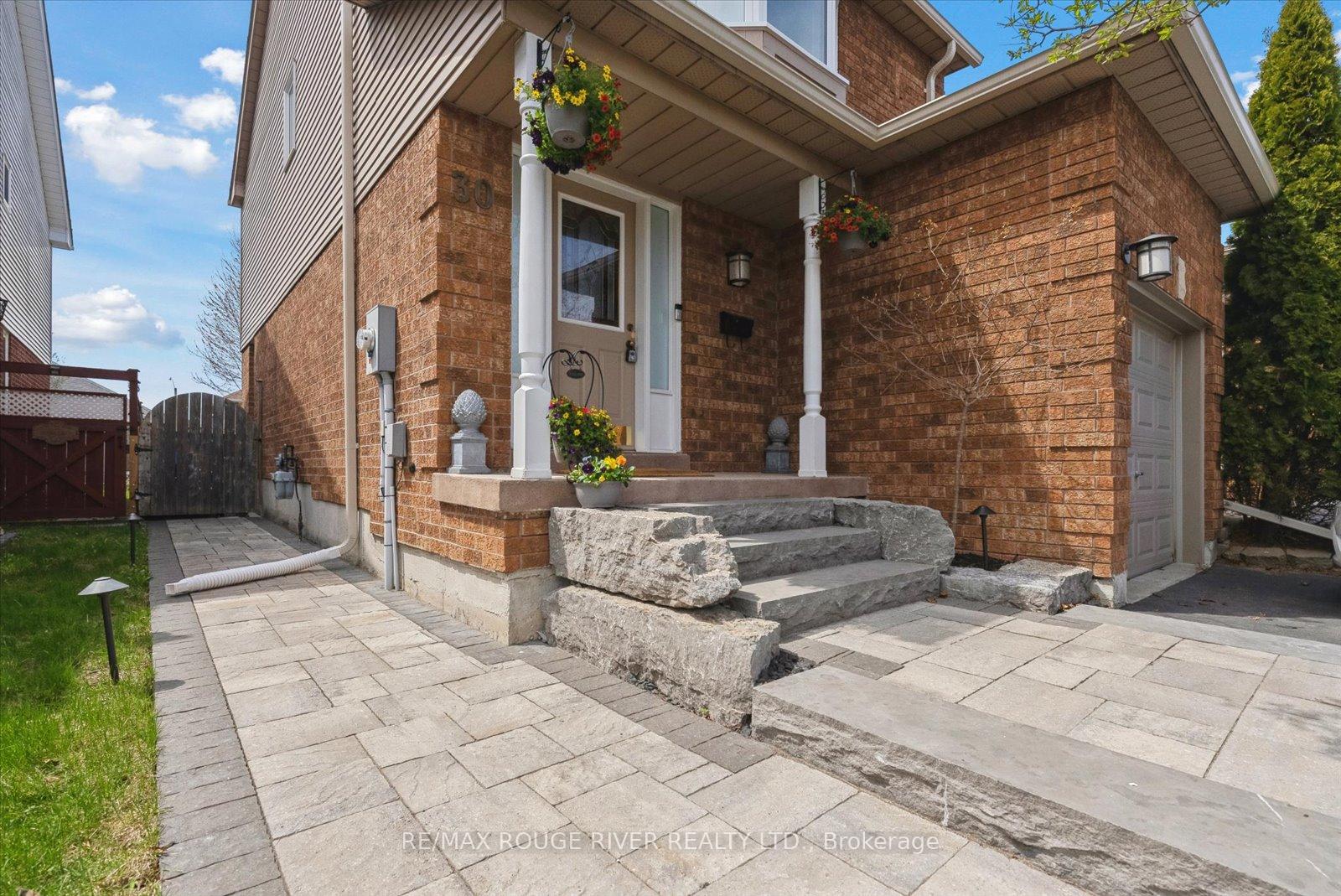 Photo 3 of 30 Landerville Lane, Clarington, Bowmanville — HOMEH
