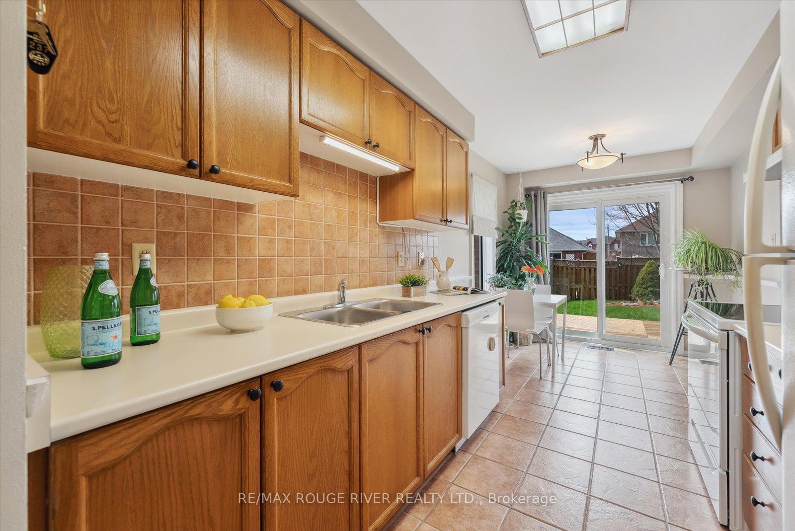 Photo 8 of 30 Landerville Lane, Clarington, Bowmanville — HOMEH