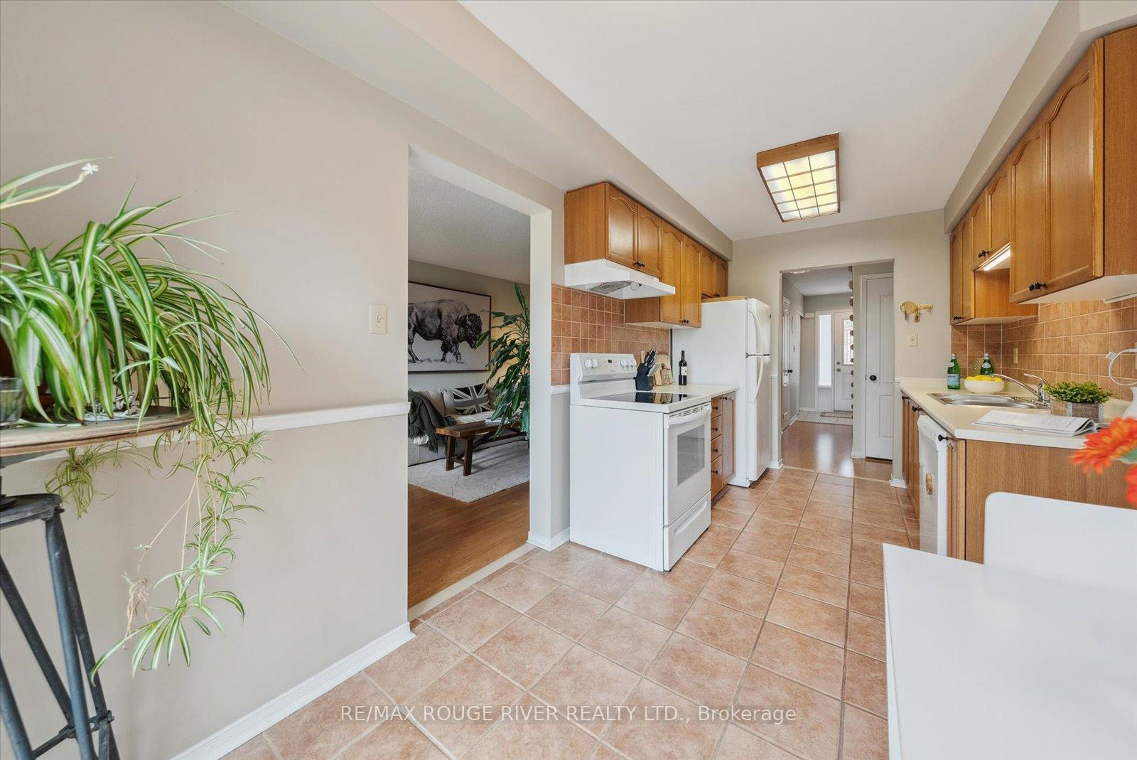 Photo 11 of 30 Landerville Lane, Clarington, Bowmanville — HOMEH