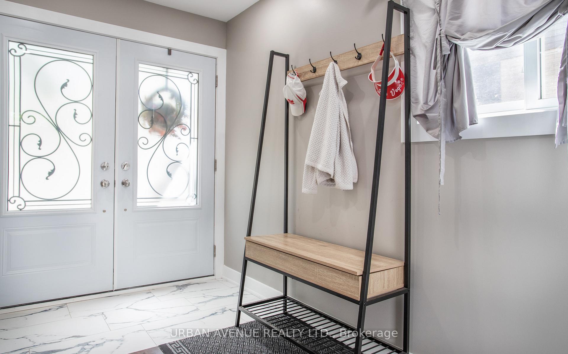 Photo 3 of 131 Lawrence Crescent, Clarington, Bowmanville — HOMEH