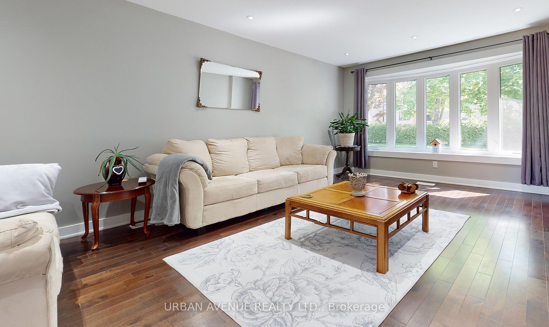 Photo 5 of 131 Lawrence Crescent, Clarington, Bowmanville — HOMEH