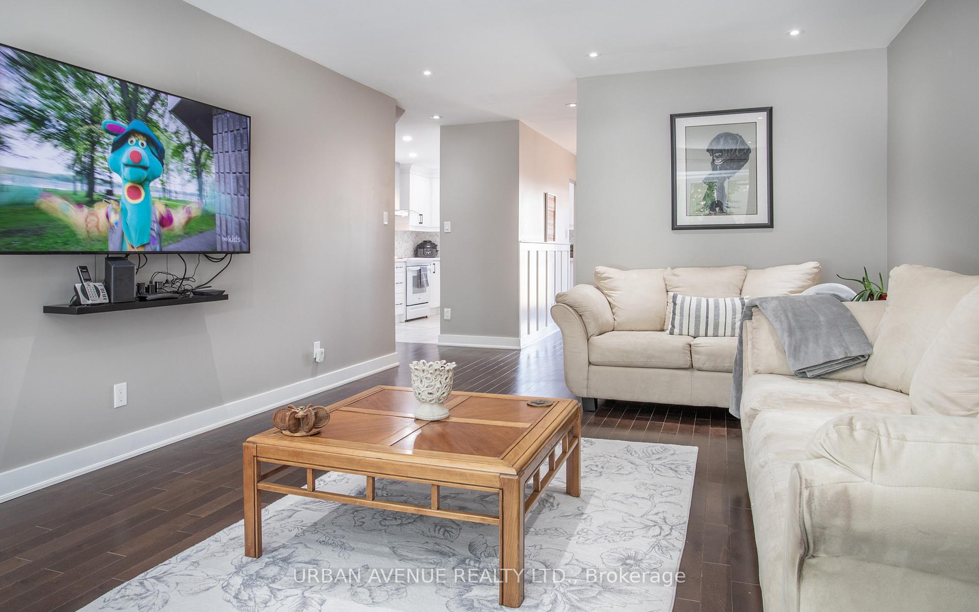 Photo 8 of 131 Lawrence Crescent, Clarington, Bowmanville — HOMEH