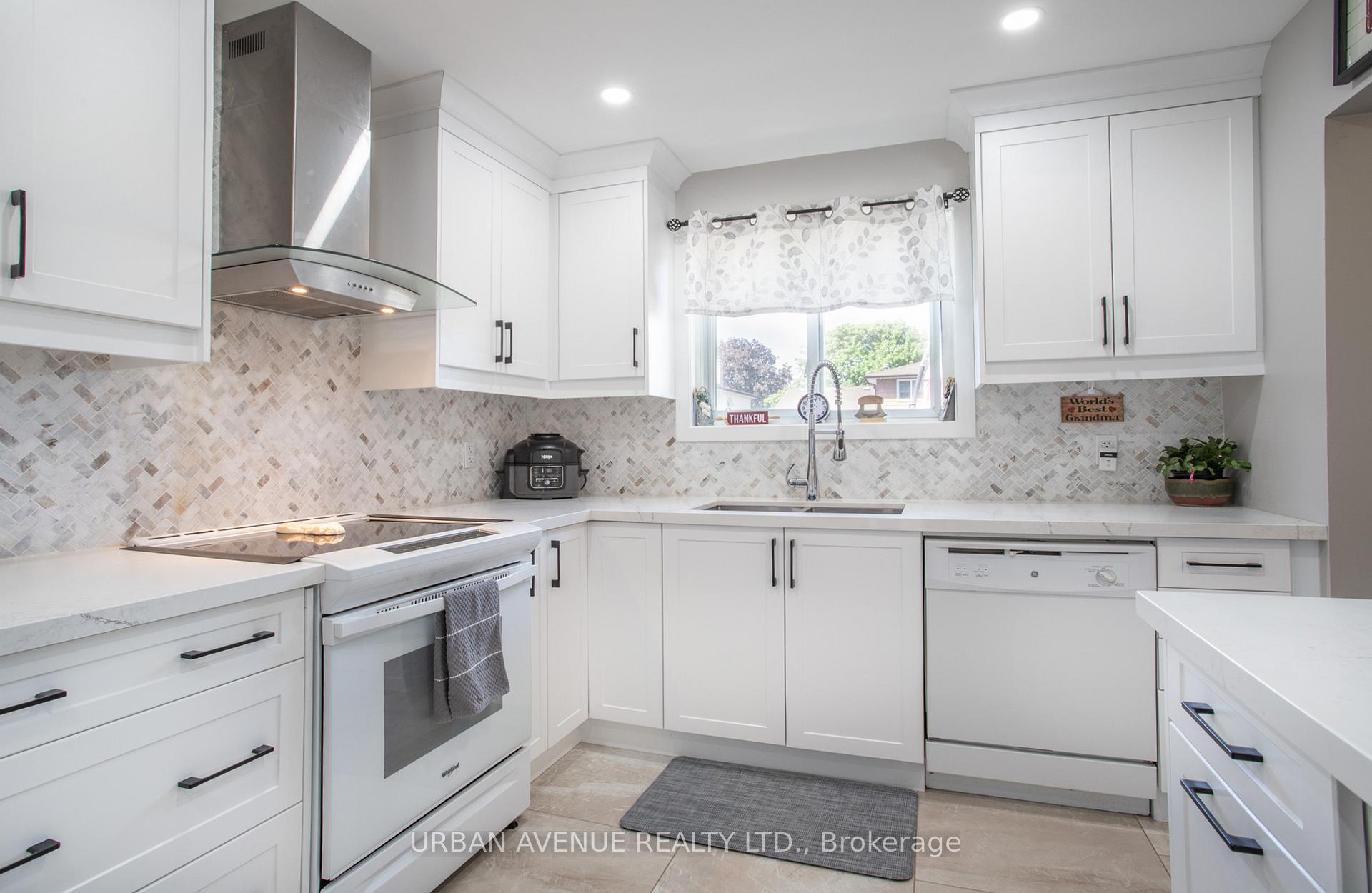 Photo 11 of 131 Lawrence Crescent, Clarington, Bowmanville — HOMEH