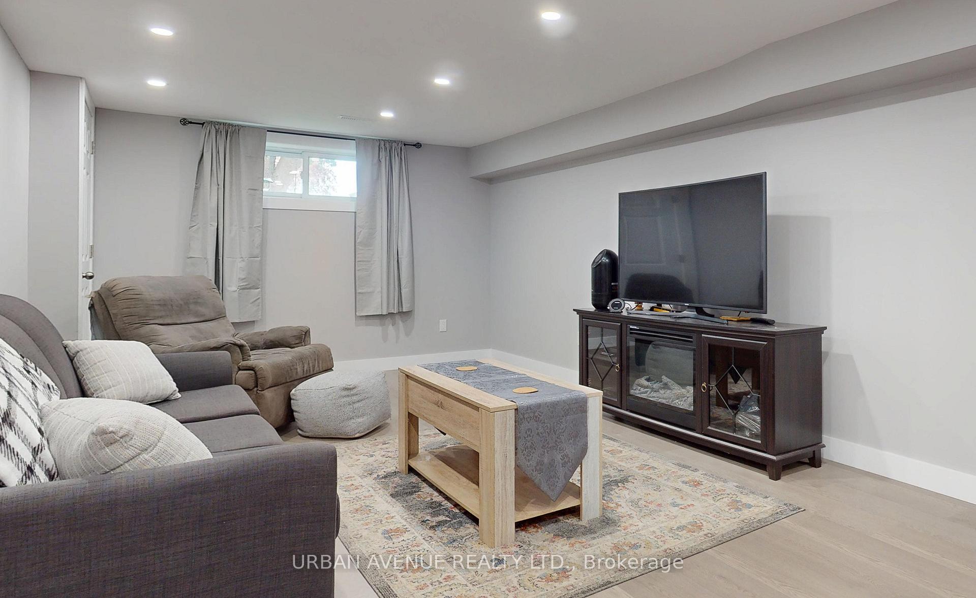 Photo 20 of 131 Lawrence Crescent, Clarington, Bowmanville — HOMEH