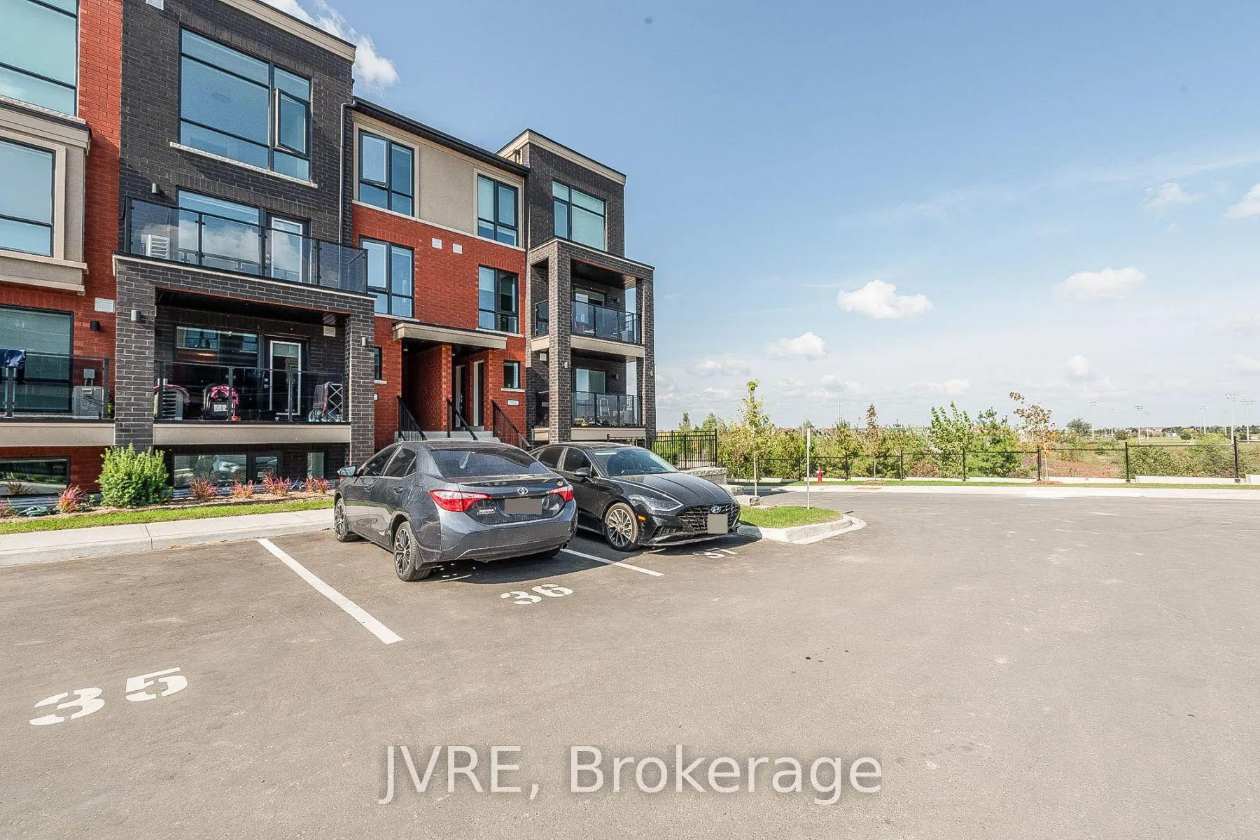 Photo 2 of Unit 15, 195 Veterans Dr, Brampton, Brampton West — HOMEH