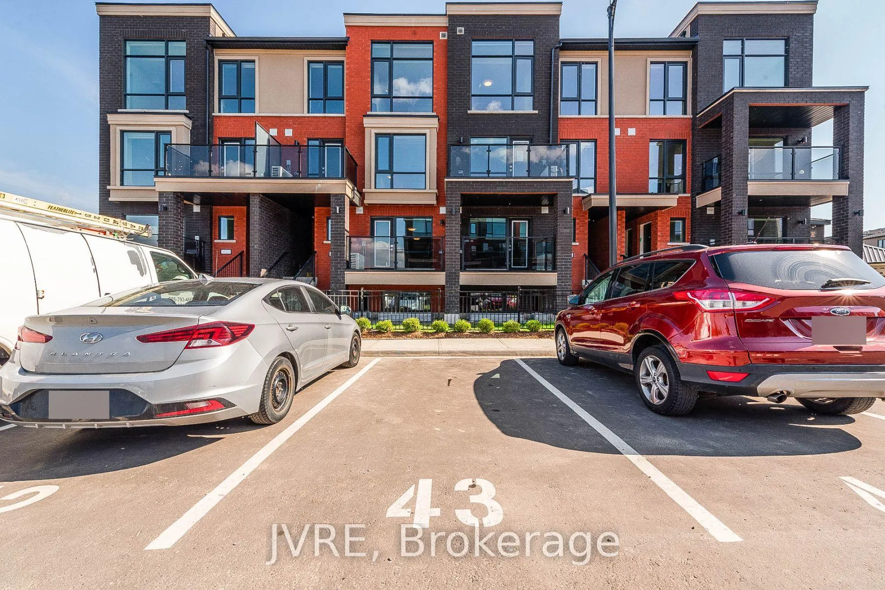 Photo 4 of Unit 15, 195 Veterans Dr, Brampton, Brampton West — HOMEH