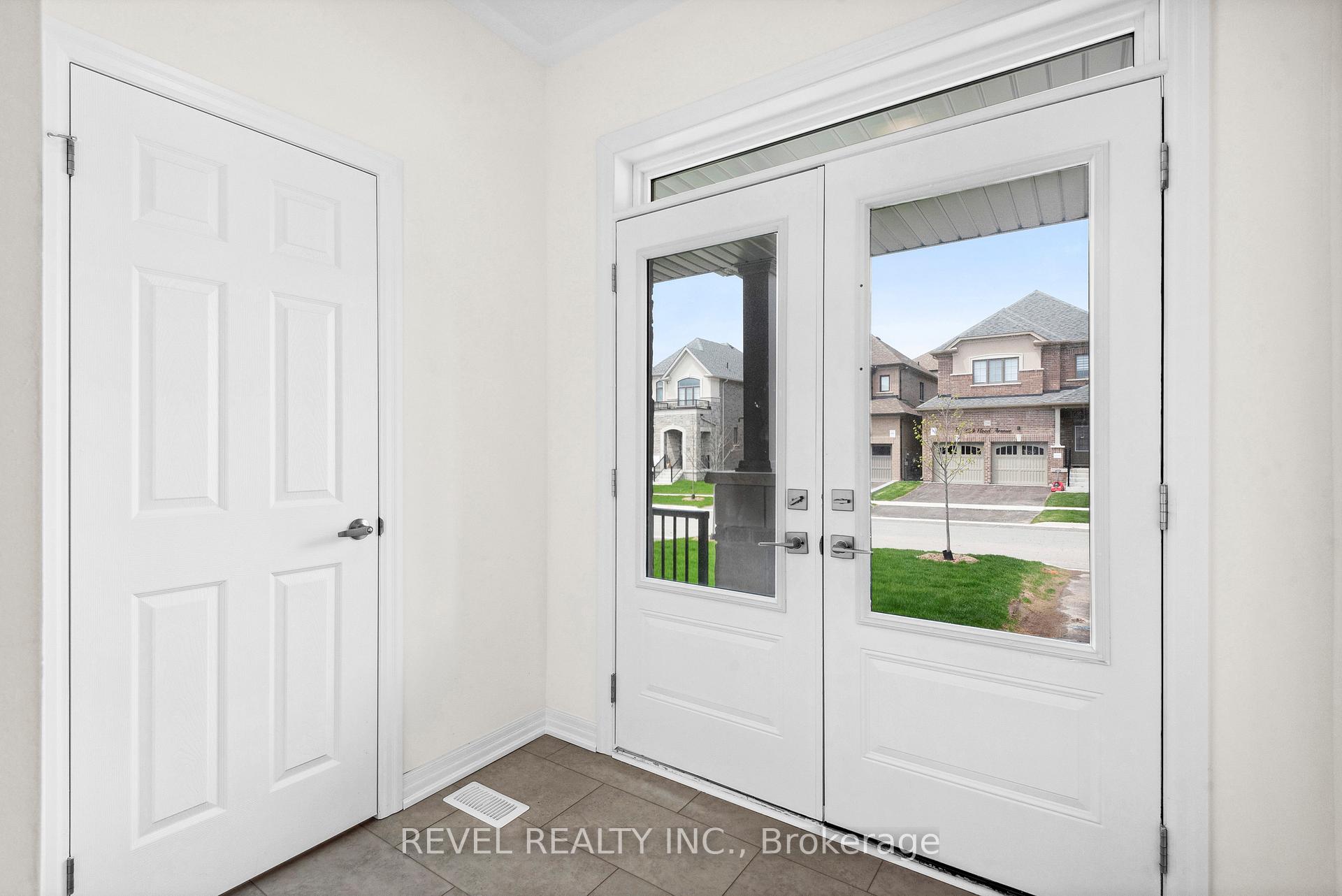 Photo 4 of 239 Flood Avenue, Clarington, Newcastle — HOMEH