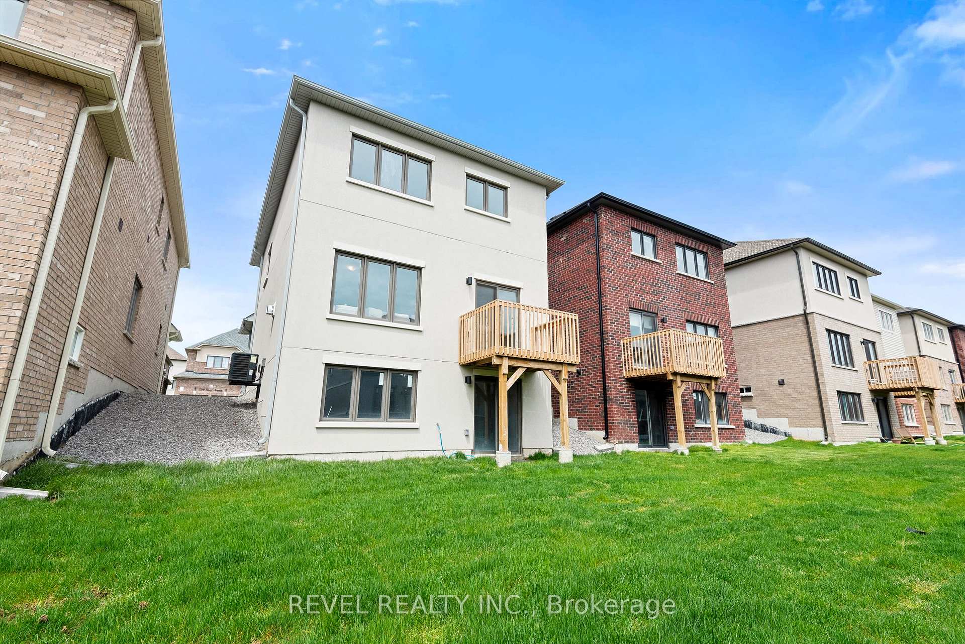 Photo 27 of 239 Flood Avenue, Clarington, Newcastle — HOMEH