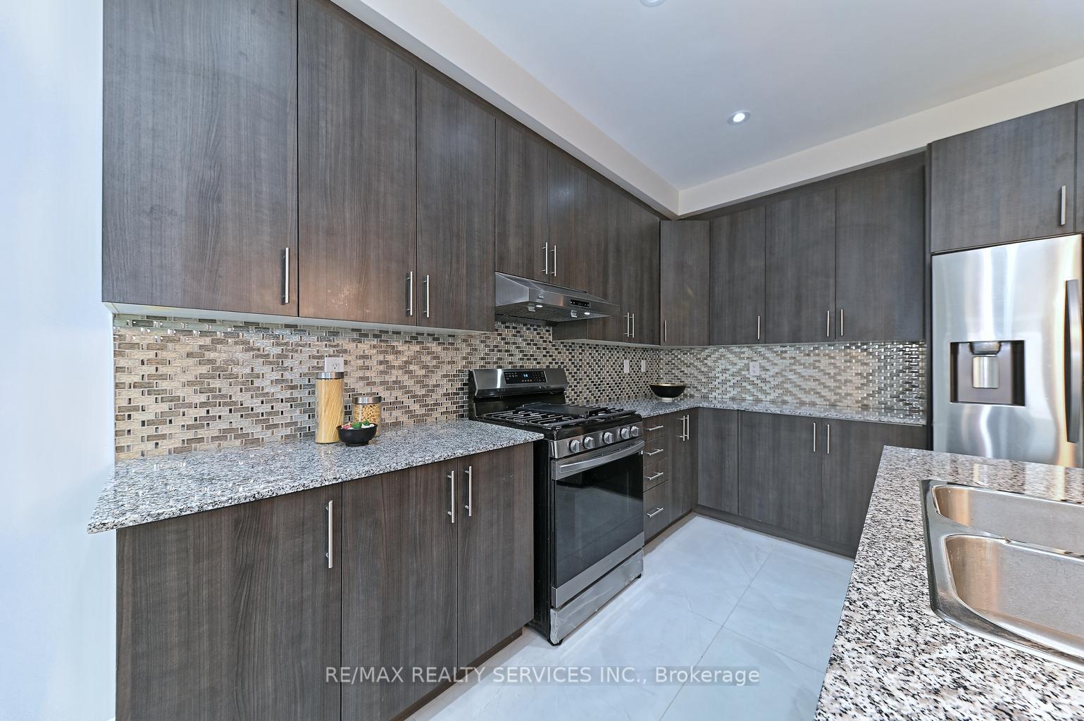 Photo 5 of 56 Royal Fern Crescent, Caledon, Rural Caledon — HOMEH