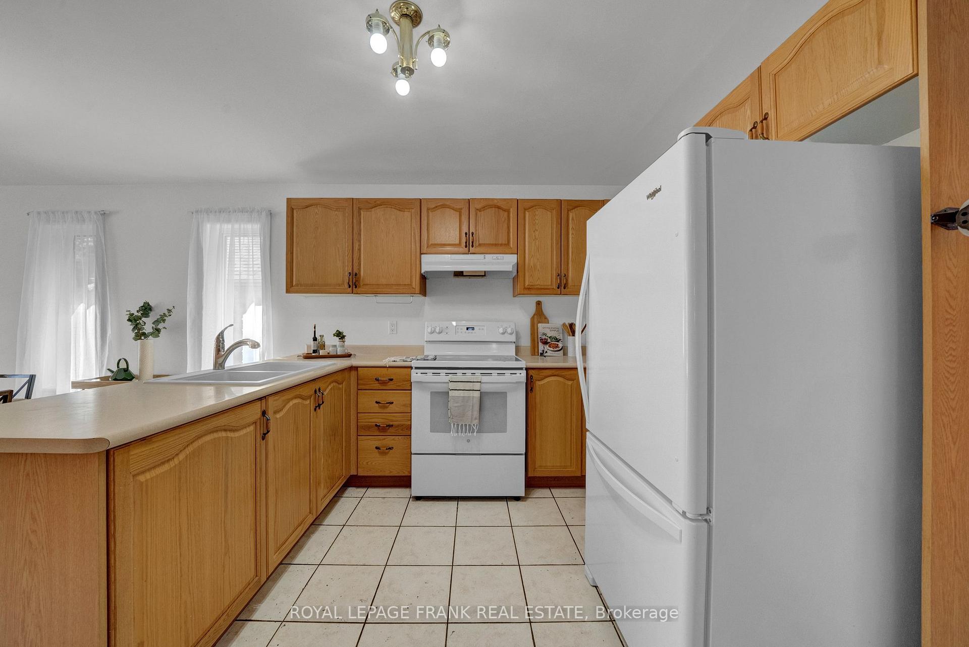 Photo 6 of 45 Valleycrest Drive, Clarington, Courtice — HOMEH