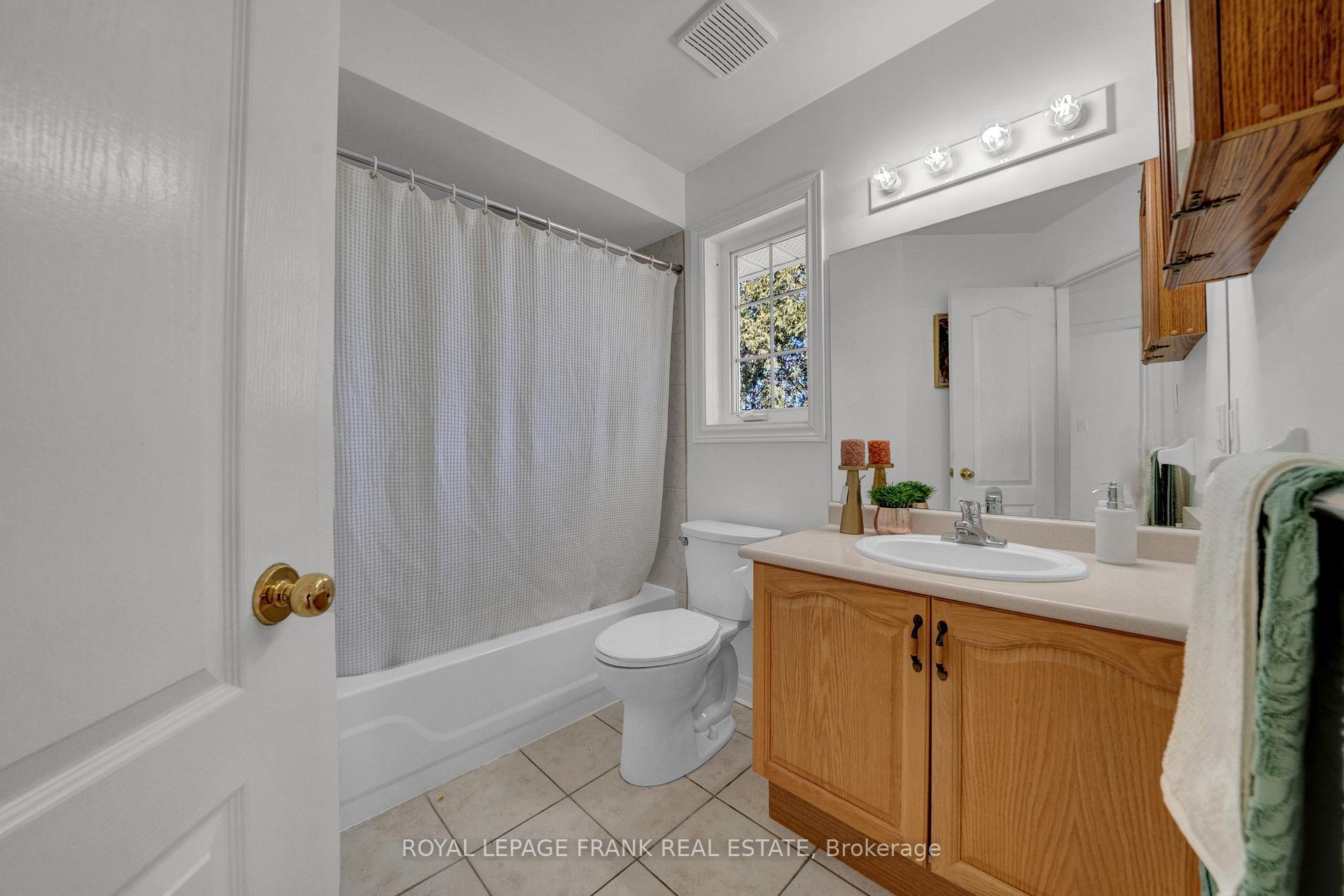 Photo 14 of 45 Valleycrest Drive, Clarington, Courtice — HOMEH
