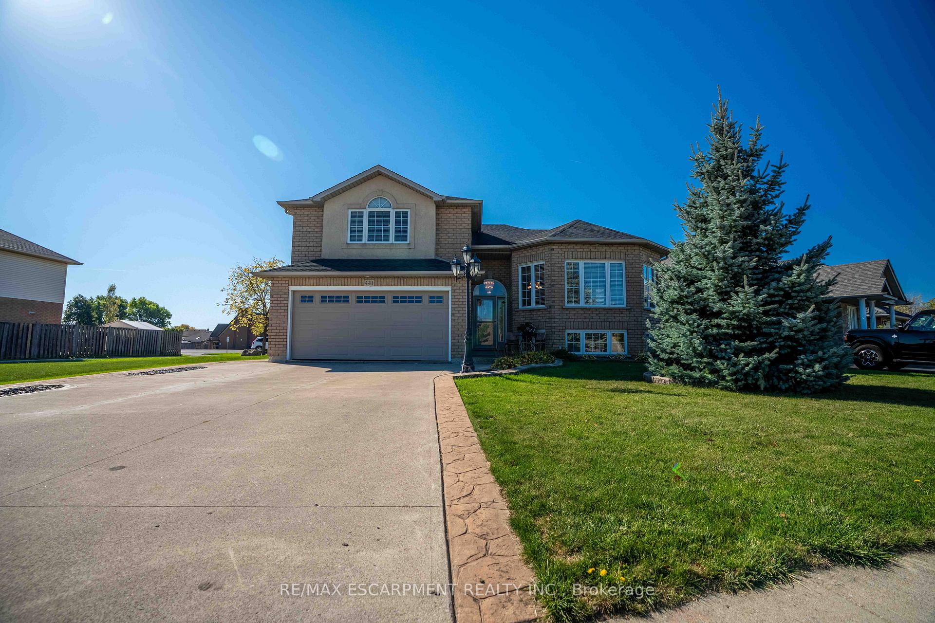 Photo 2 of 441 Crerar Drive, Hamilton, Crerar — HOMEH