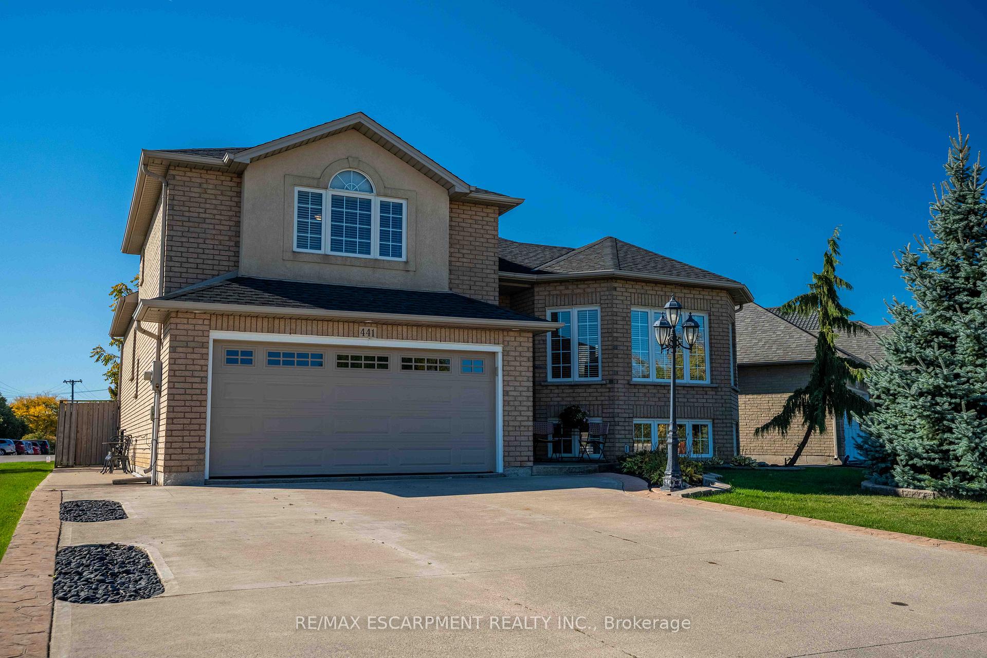 Photo 3 of 441 Crerar Drive, Hamilton, Crerar — HOMEH